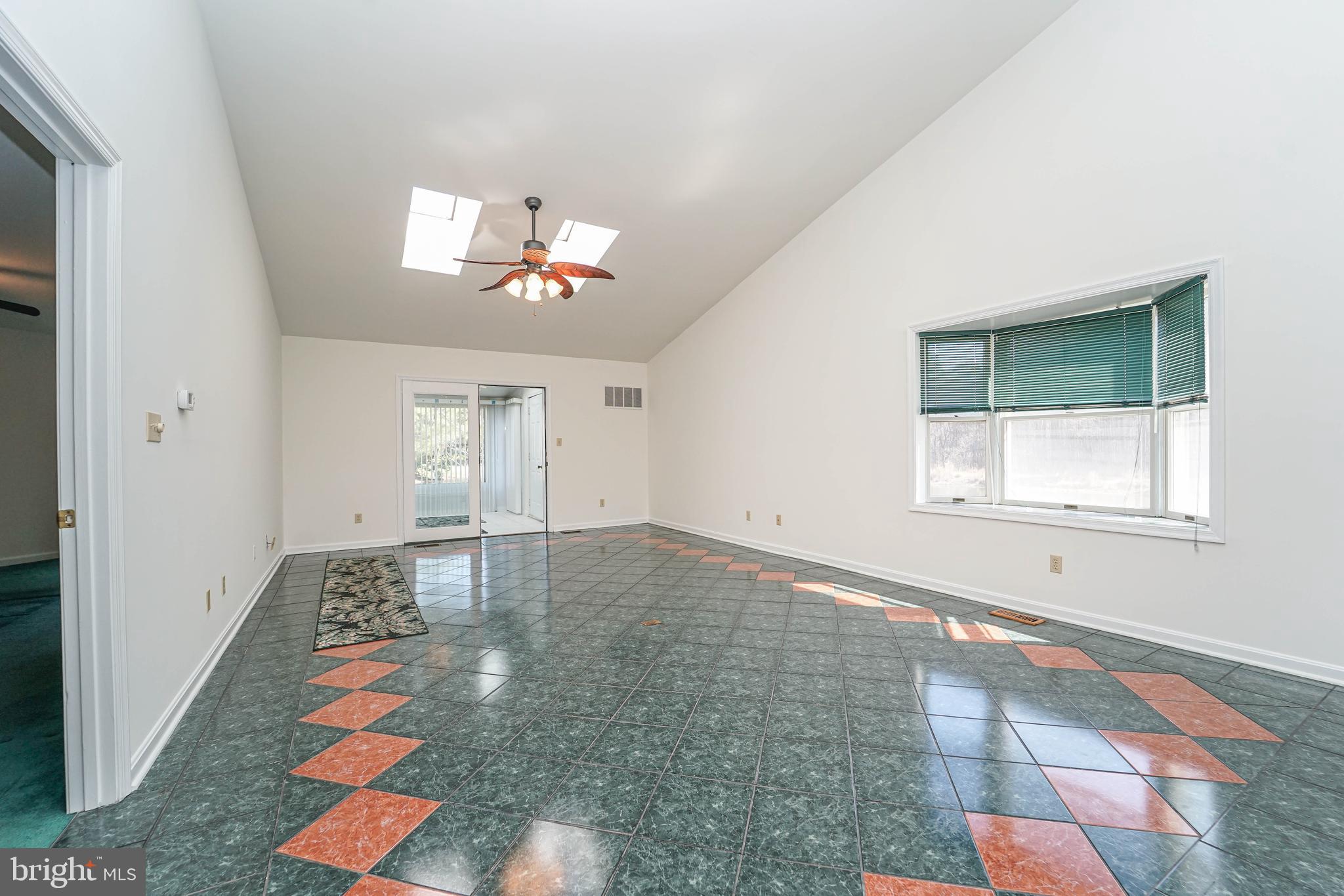 BRIDGE POINTE TOWNHOUSES - Residential