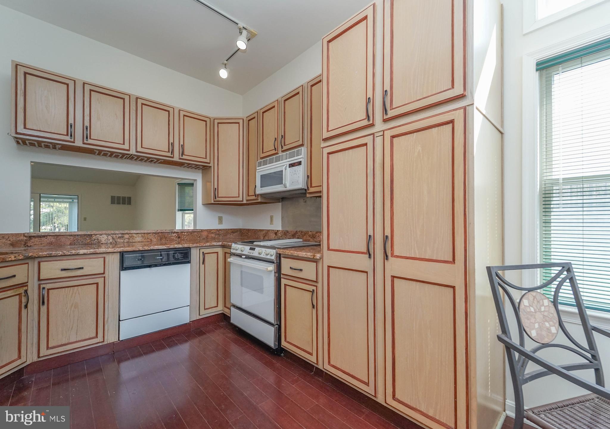 BRIDGE POINTE TOWNHOUSES - Residential