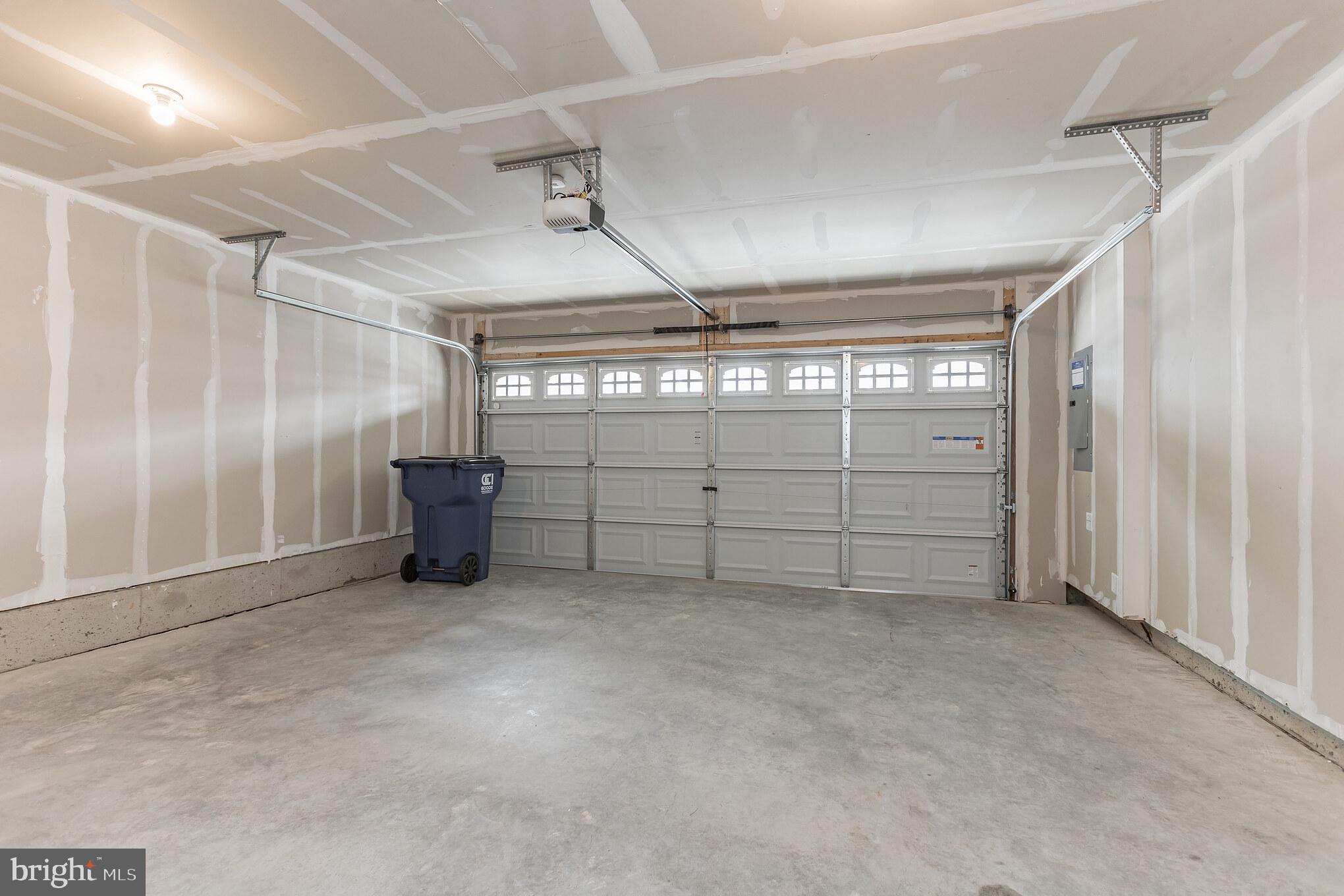 BLUE STREAM - Residential Lease