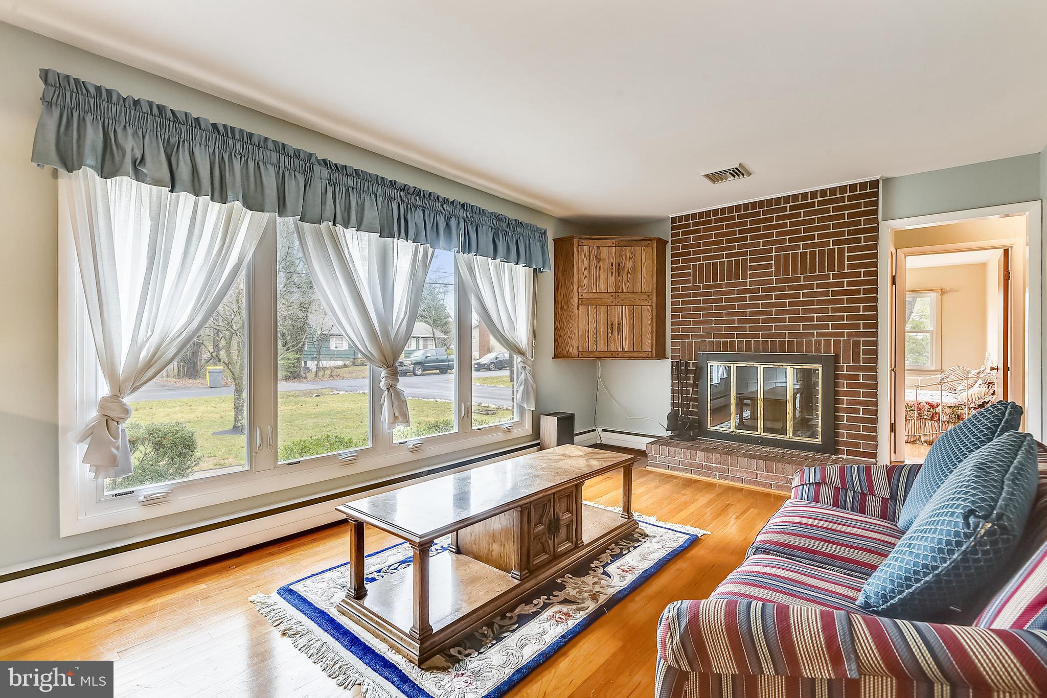 ROLLING KNOLLS - Residential