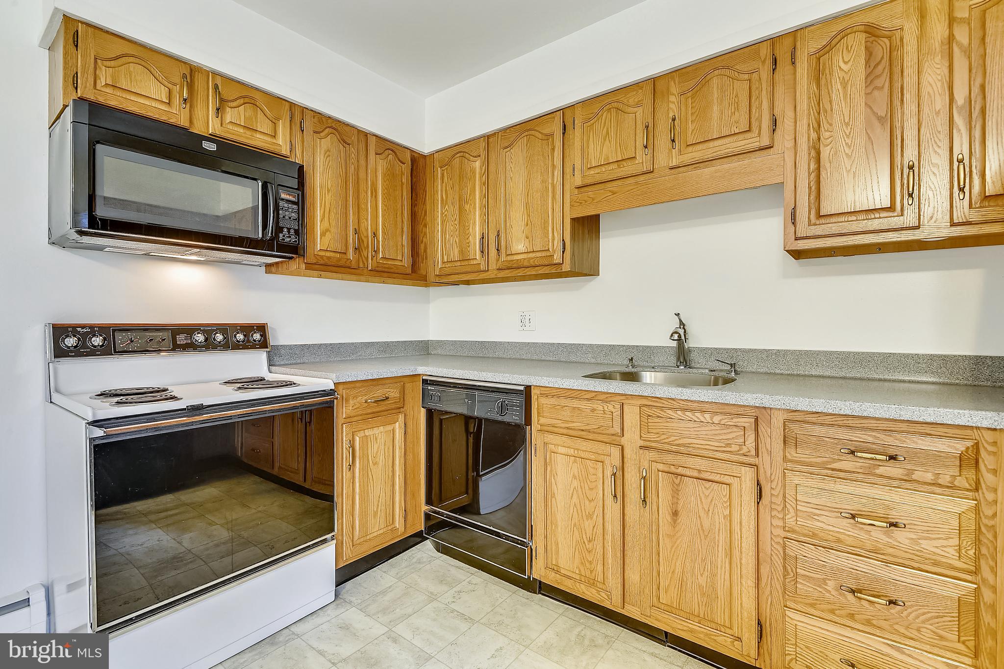 ROLLING KNOLLS - Residential