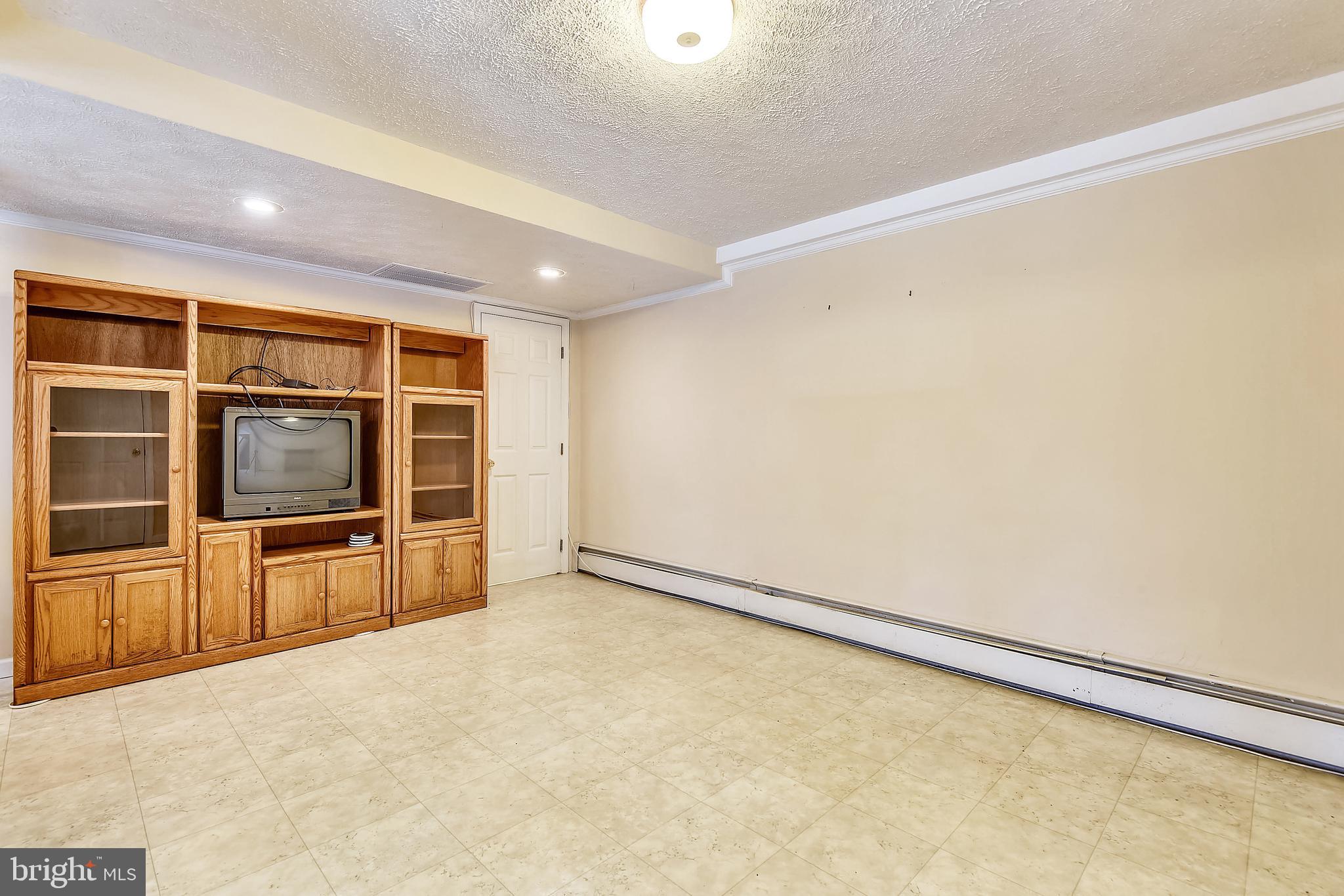 ROLLING KNOLLS - Residential