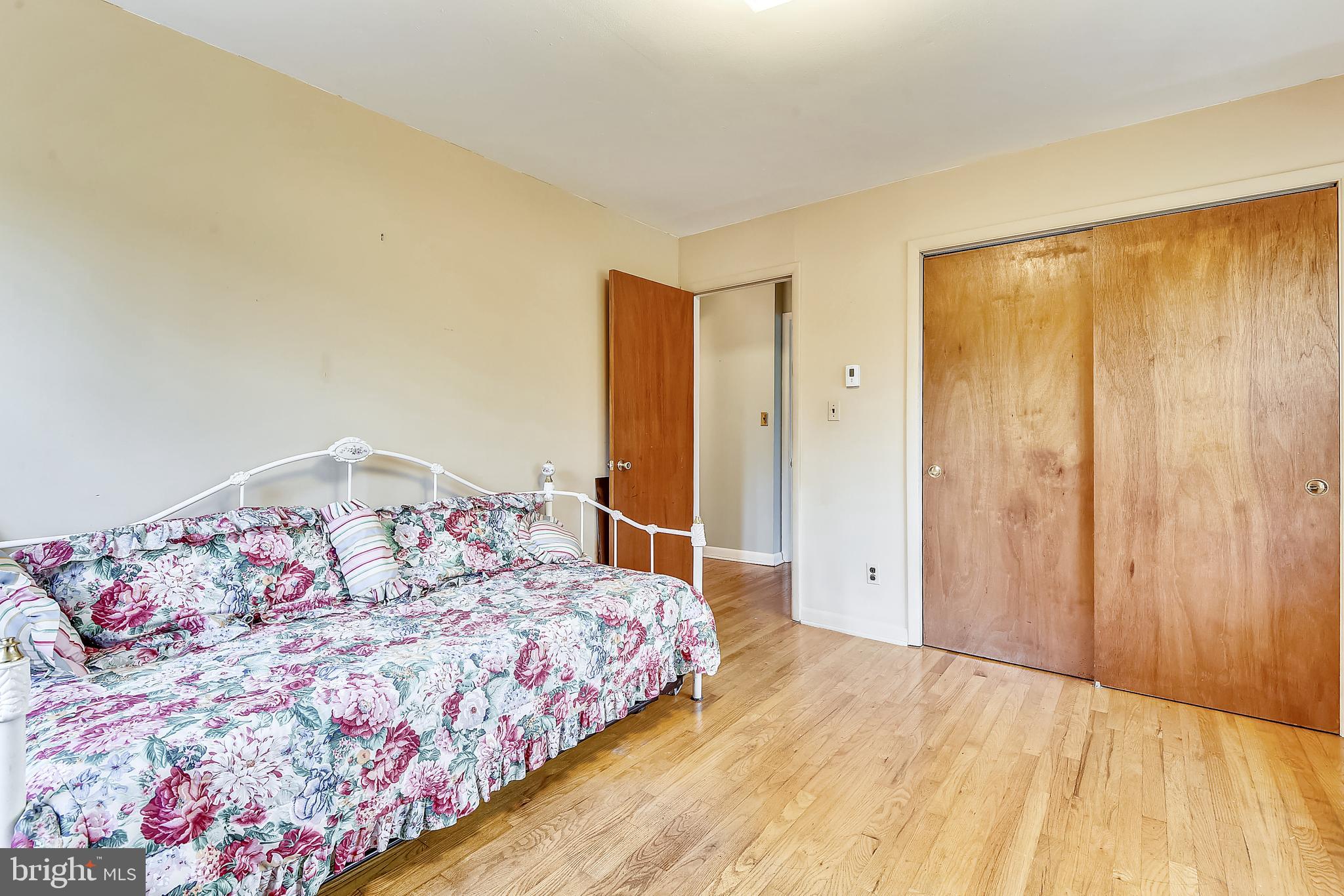 ROLLING KNOLLS - Residential