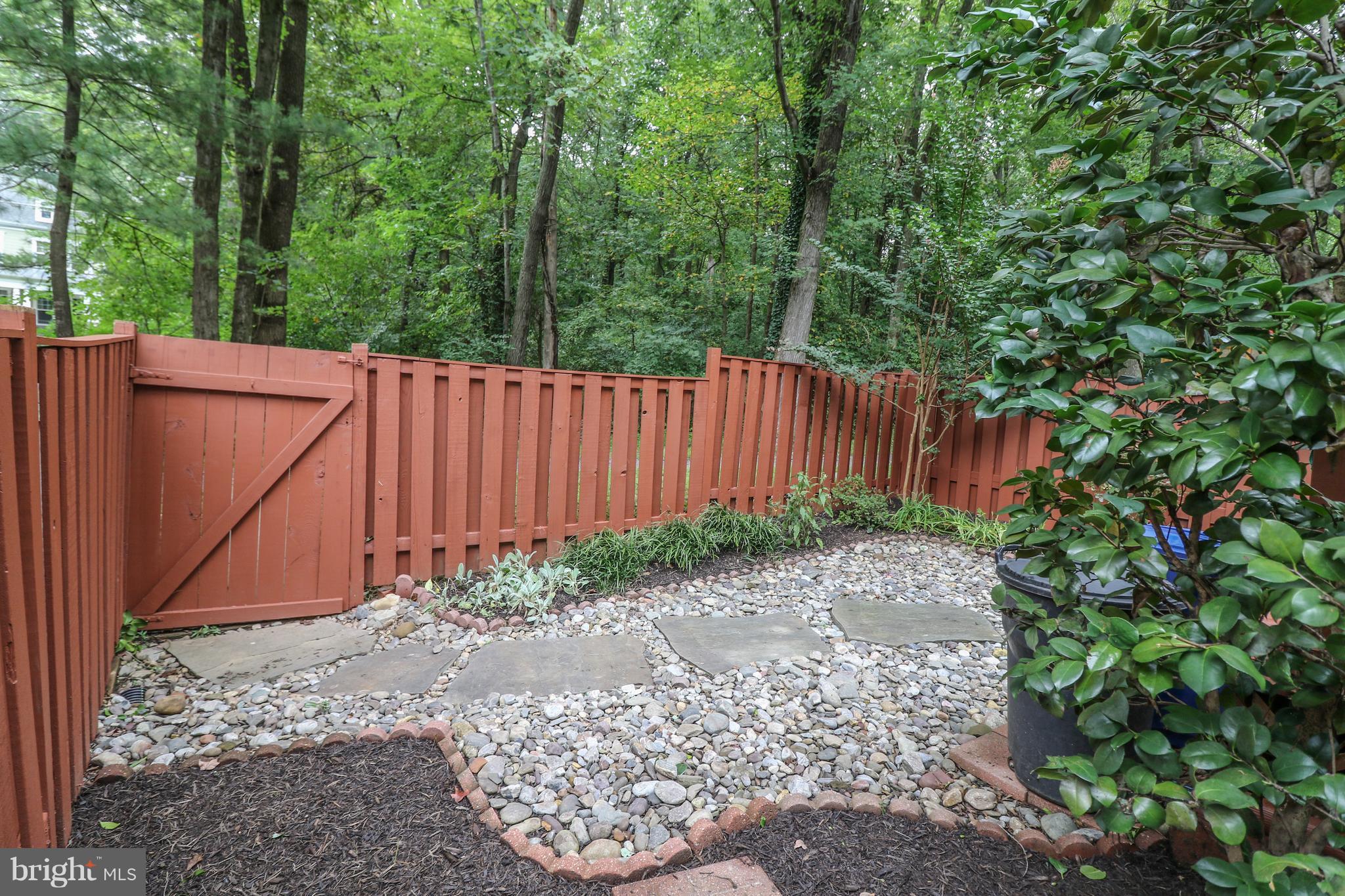 COUNTRY CREEK - Residential Lease