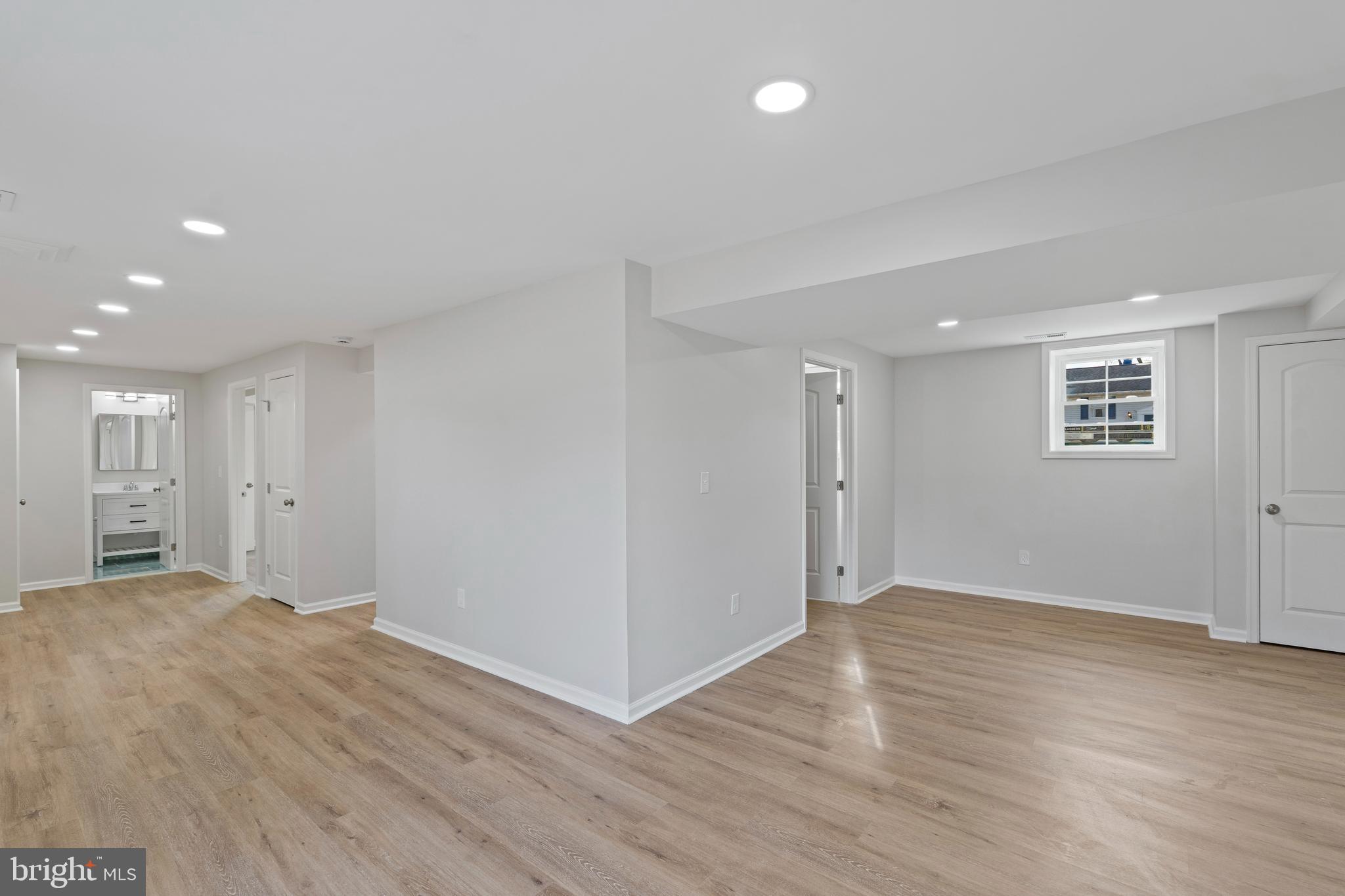 SUBURBIA - Residential