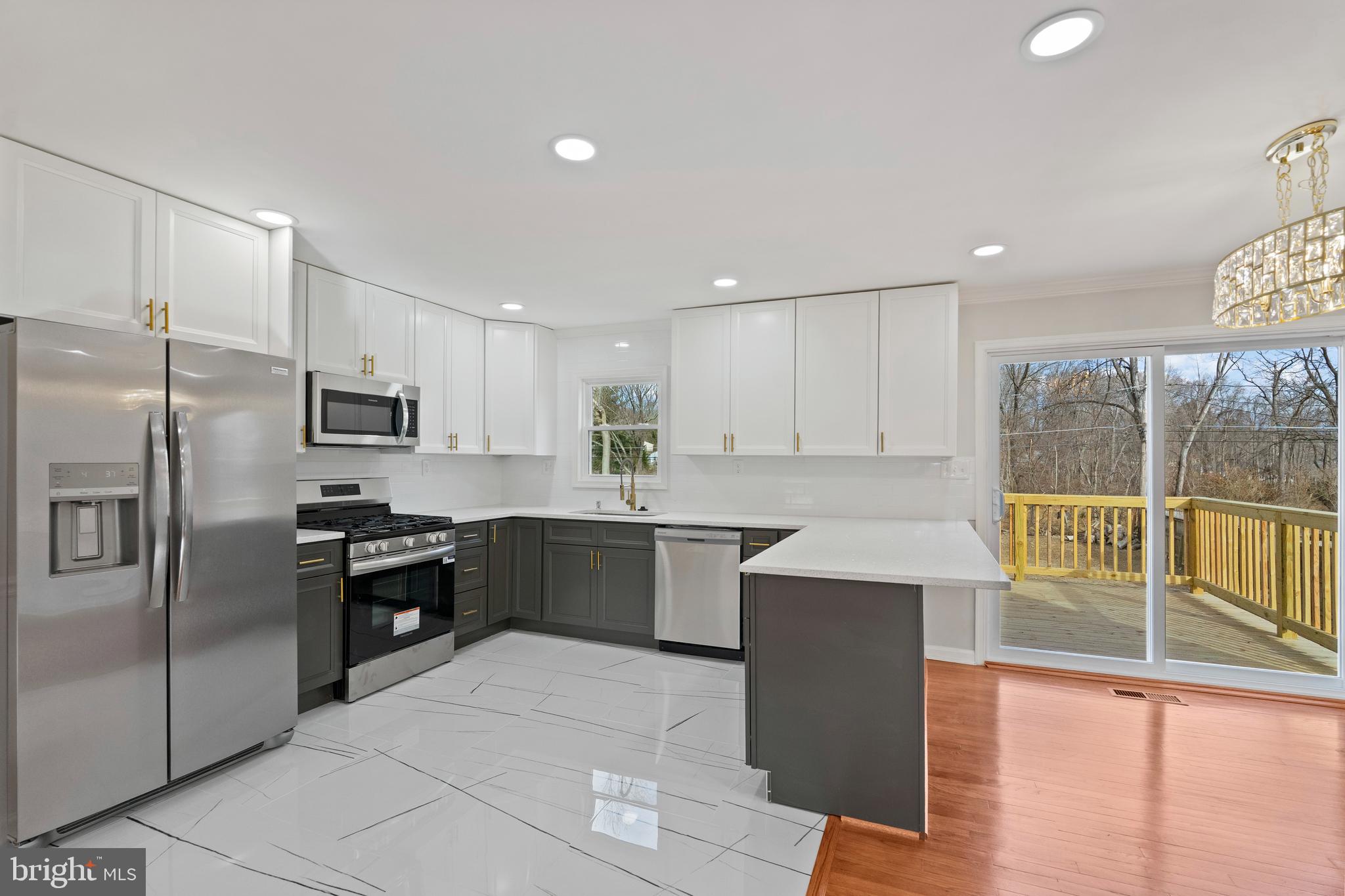 SUBURBIA - Residential