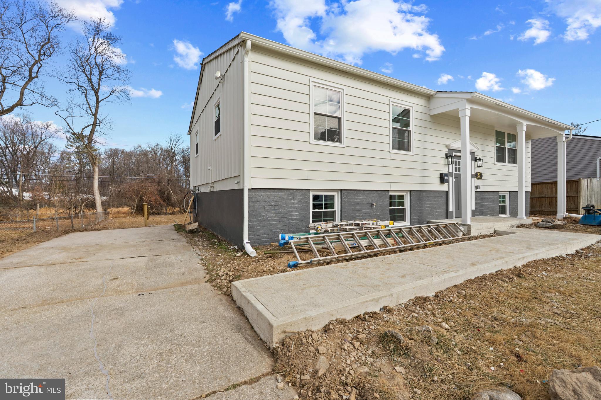 SUBURBIA - Residential