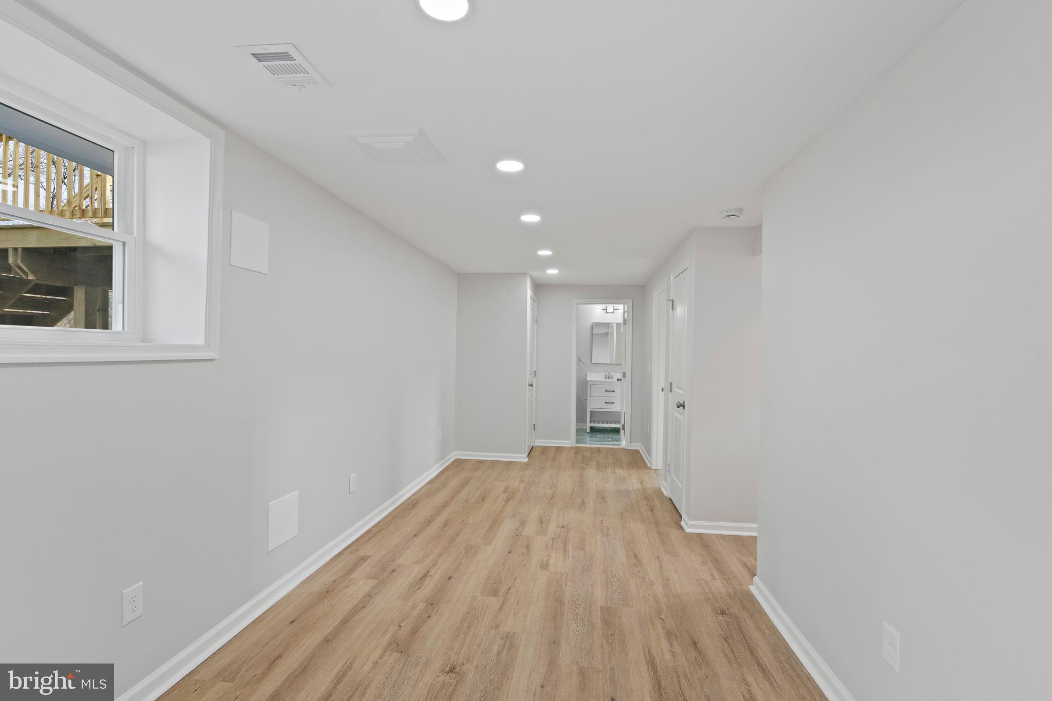 SUBURBIA - Residential