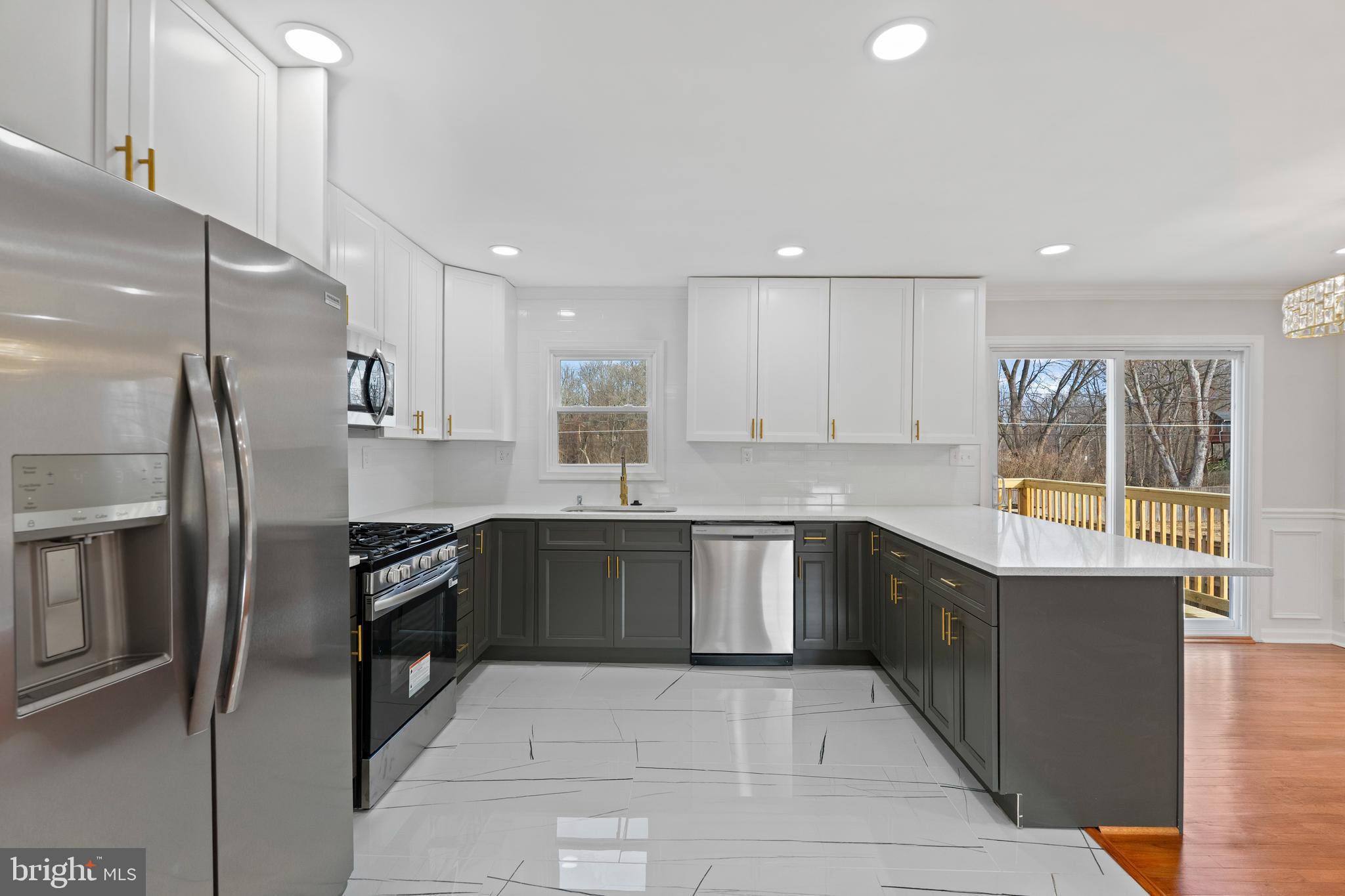 SUBURBIA - Residential