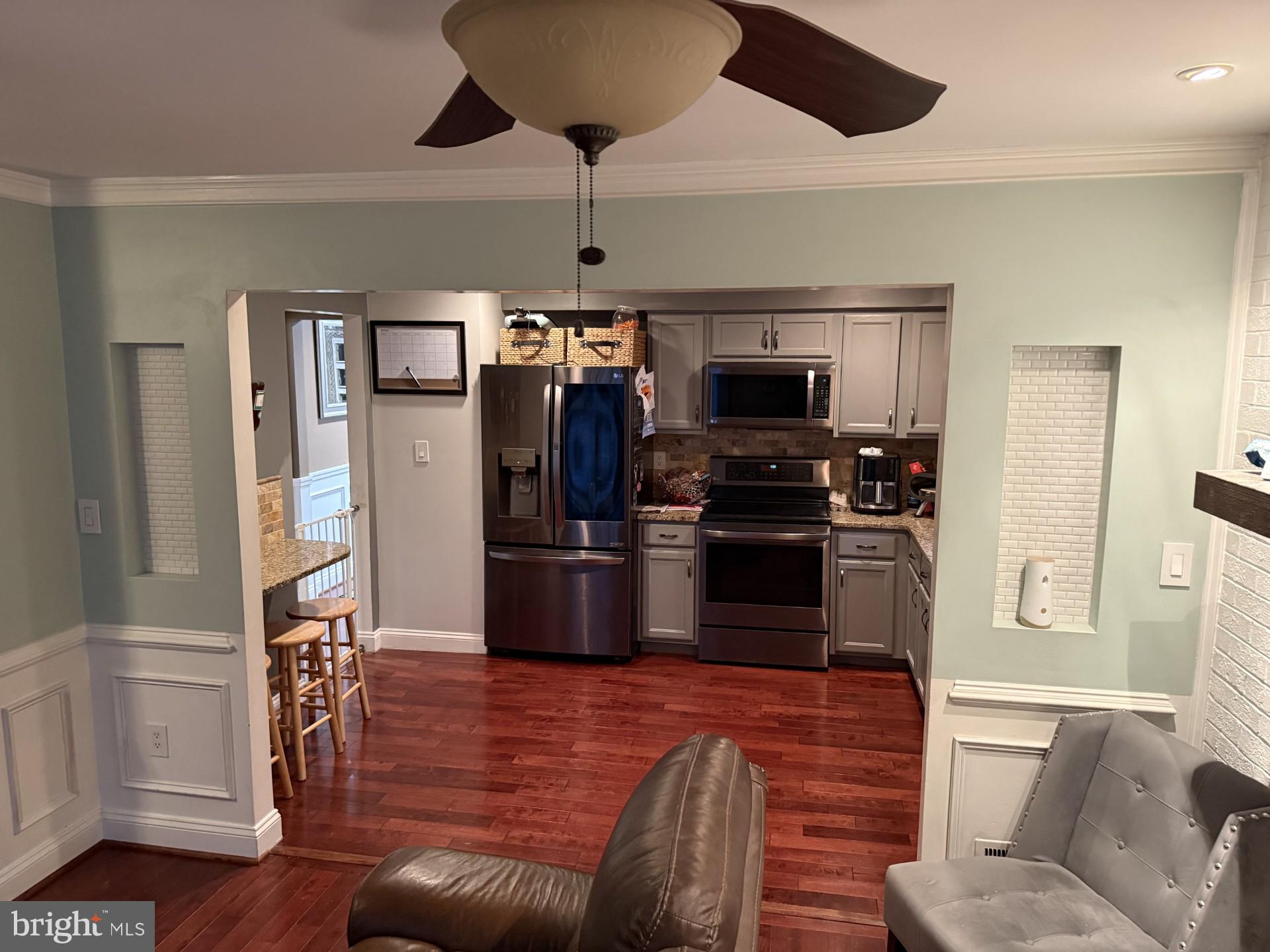WOODLAND BEACH - Residential