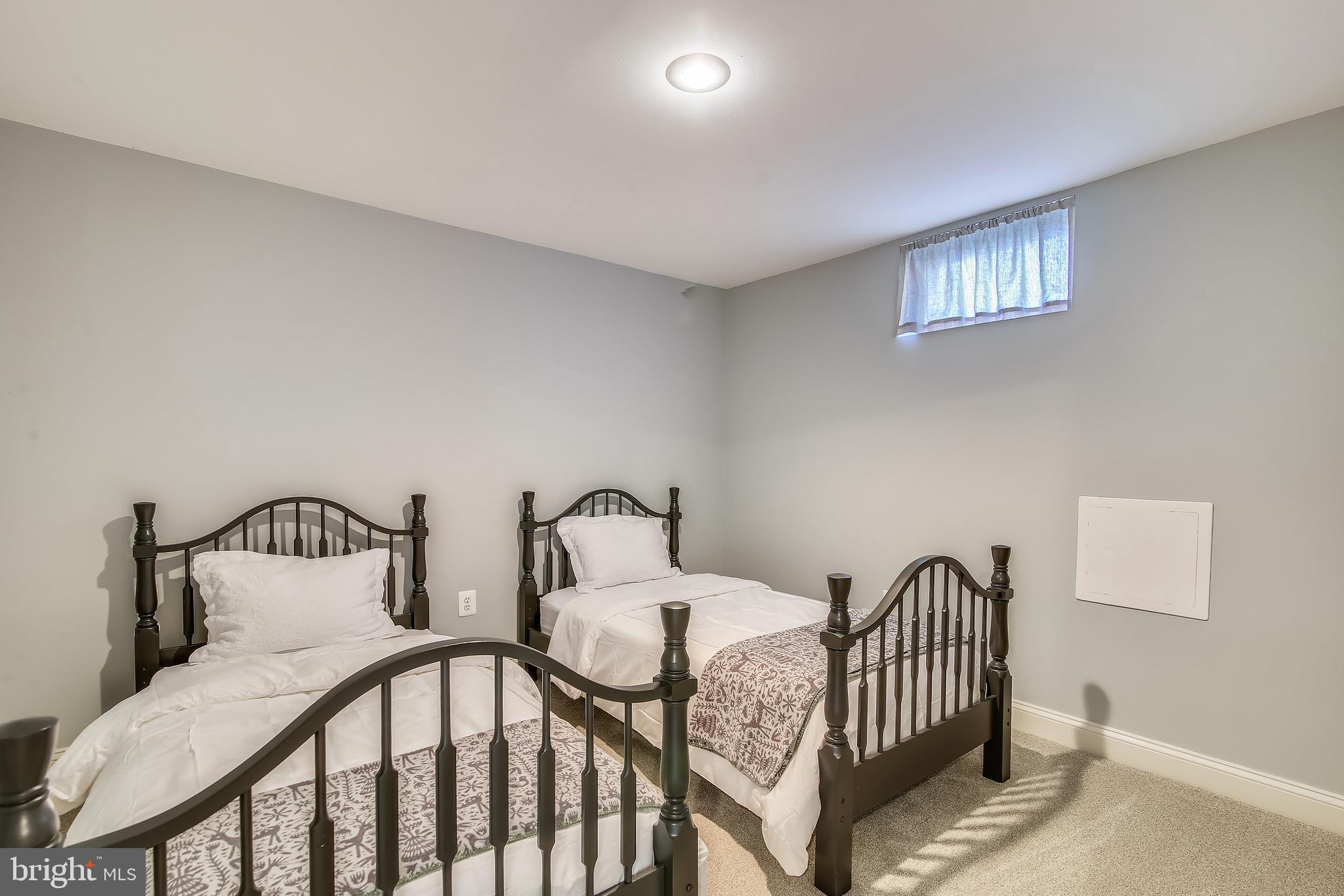 GREEN HILL MANOR - Residential