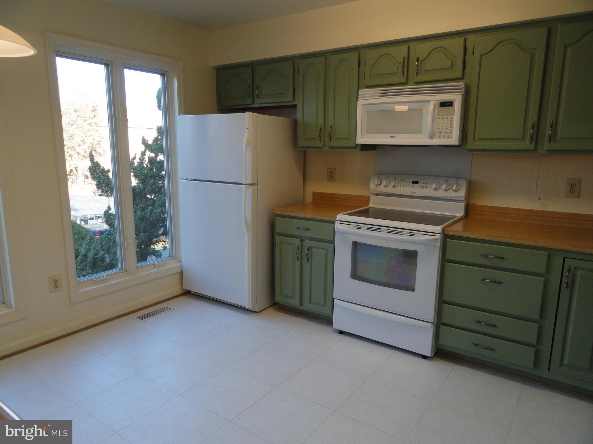 TREEBROOKE CONDOMINIUM - Residential Lease