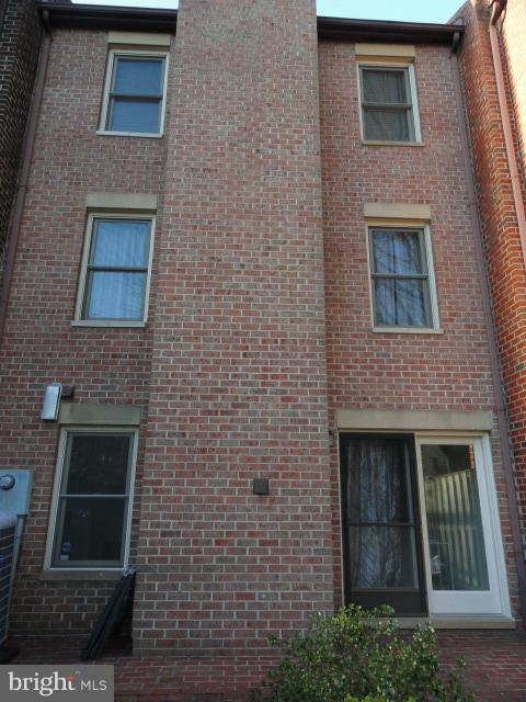 TREEBROOKE CONDOMINIUM - Residential Lease