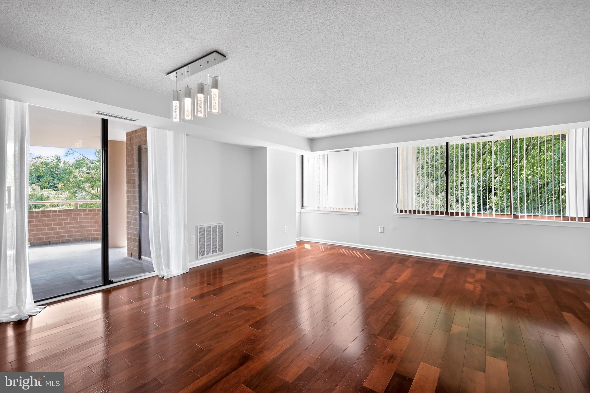 10101 GROSVENOR PLACE 305