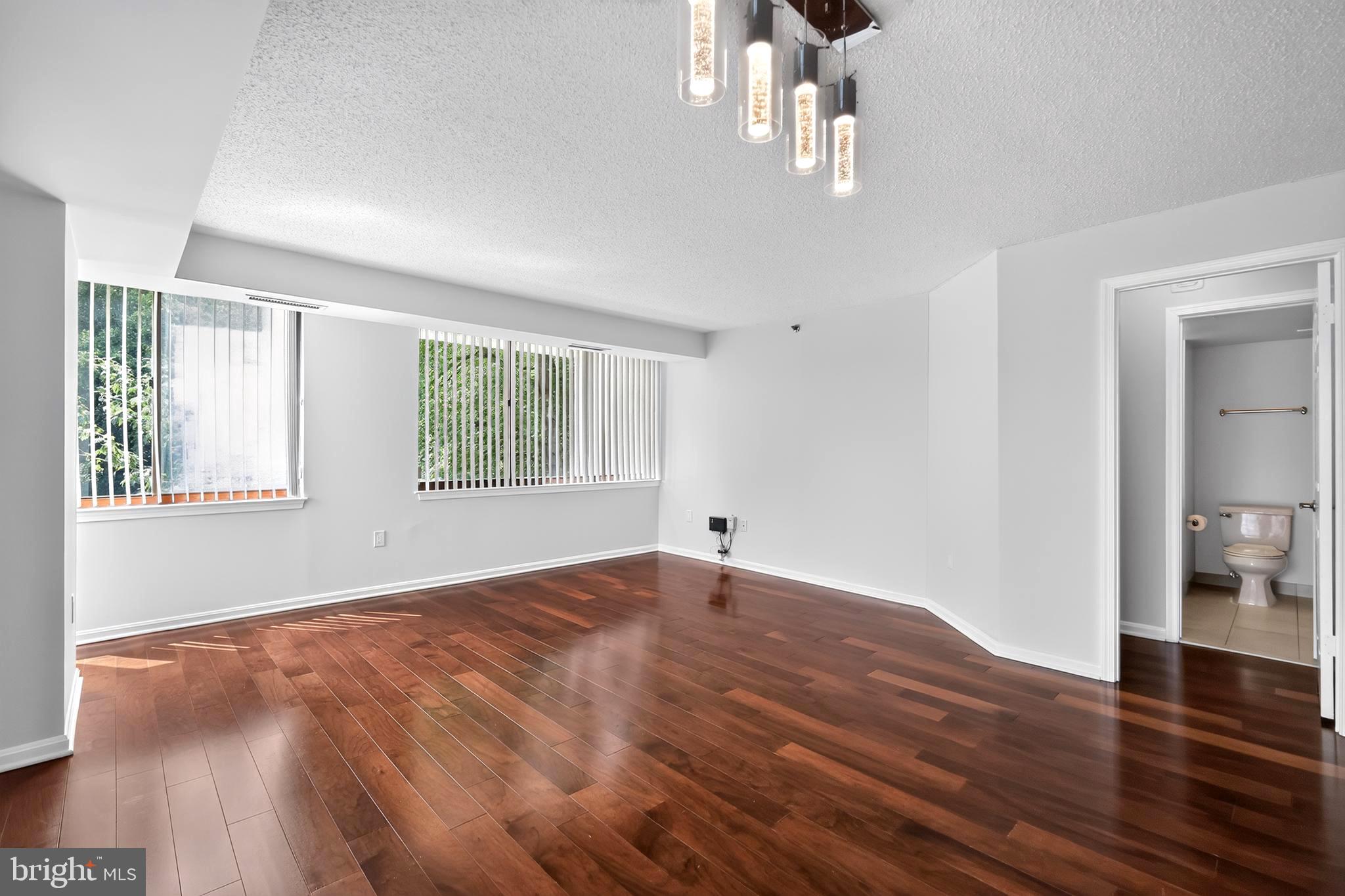 10101 GROSVENOR PLACE 305