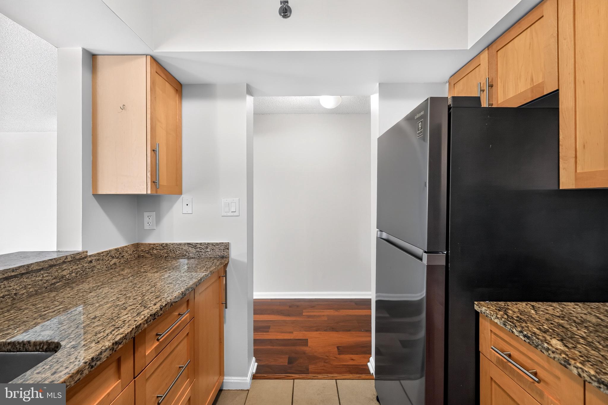 10101 GROSVENOR PLACE 305