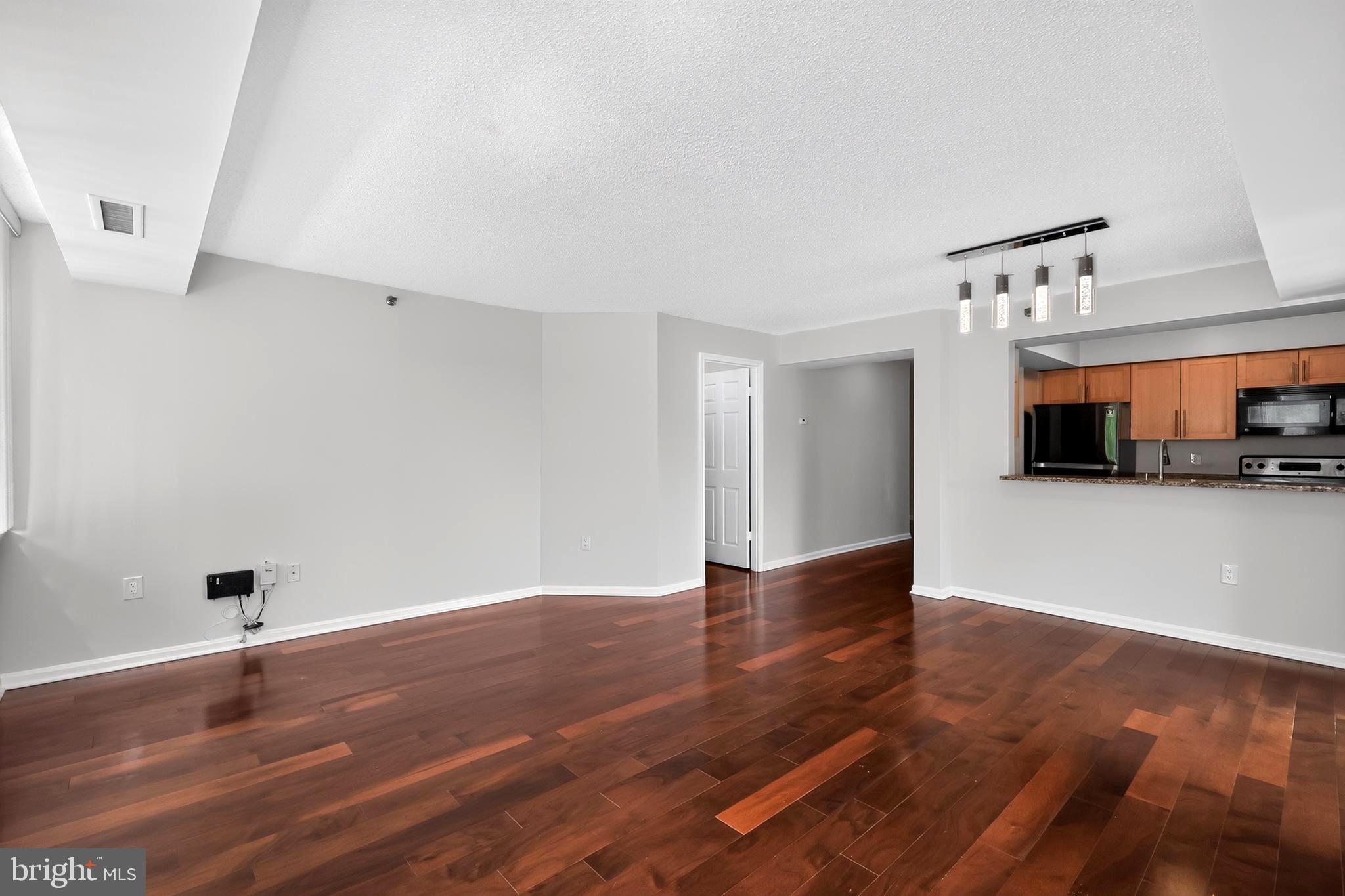 10101 GROSVENOR PLACE 305