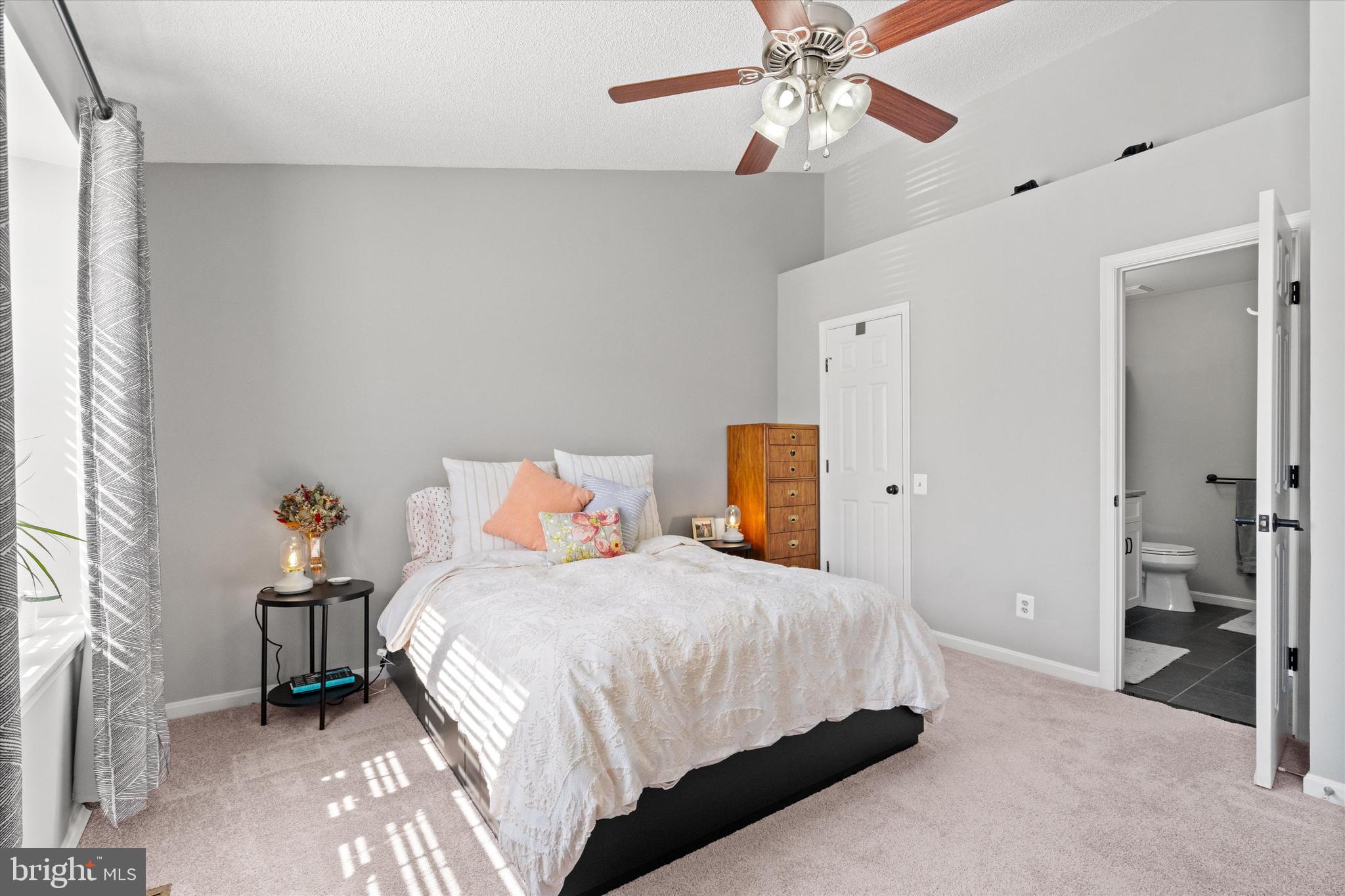 BULL RUN CONDO - Residential