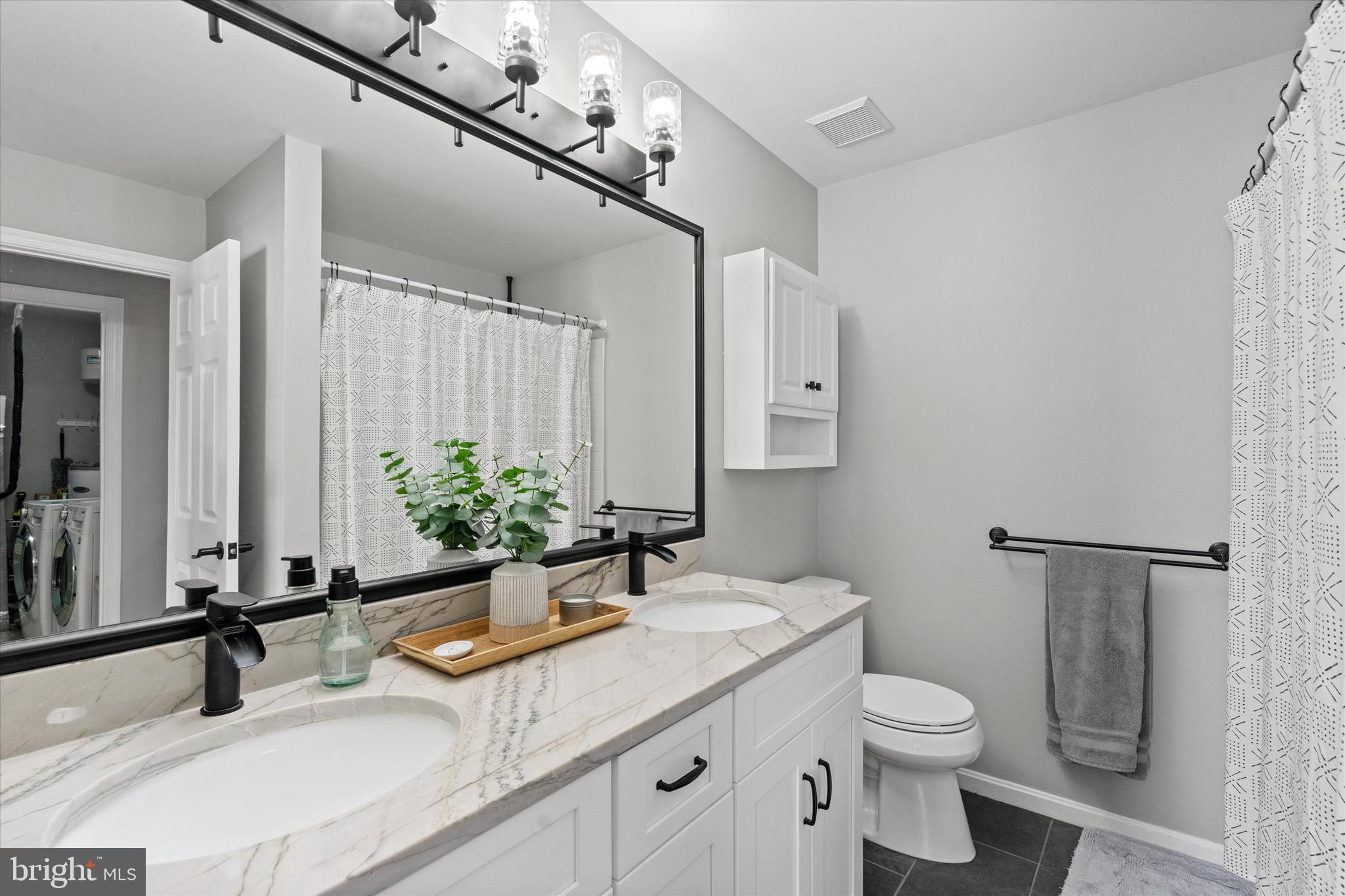 BULL RUN CONDO - Residential