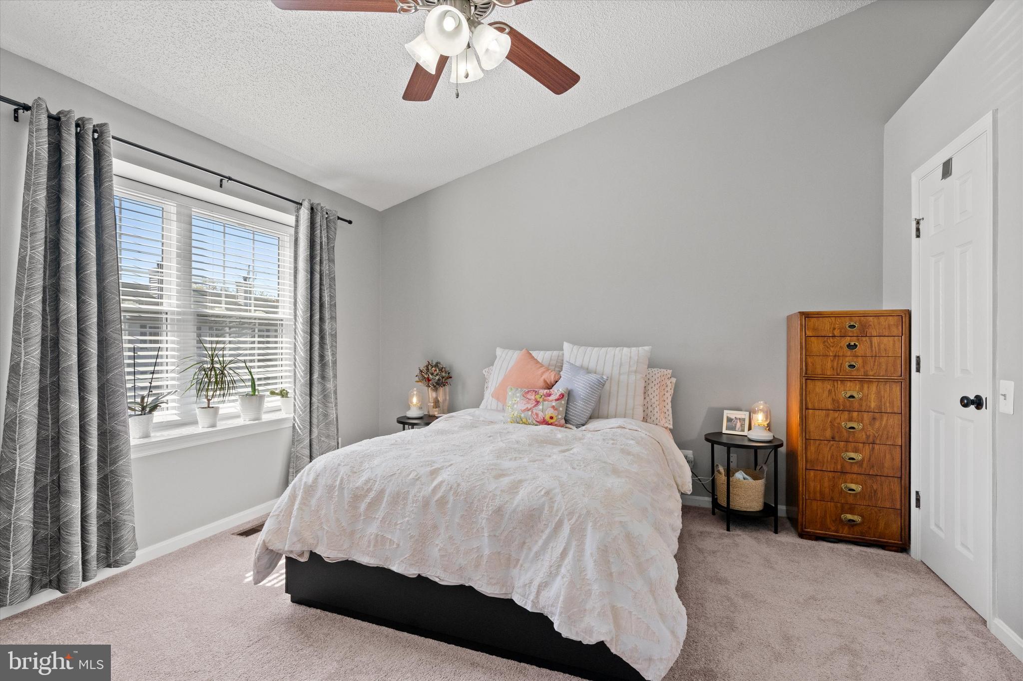 BULL RUN CONDO - Residential