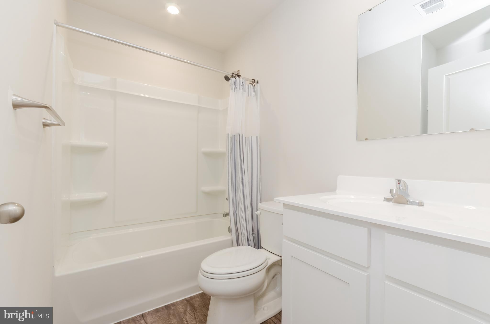 THE LAKES AT MARTINSBURG - Residential Lease