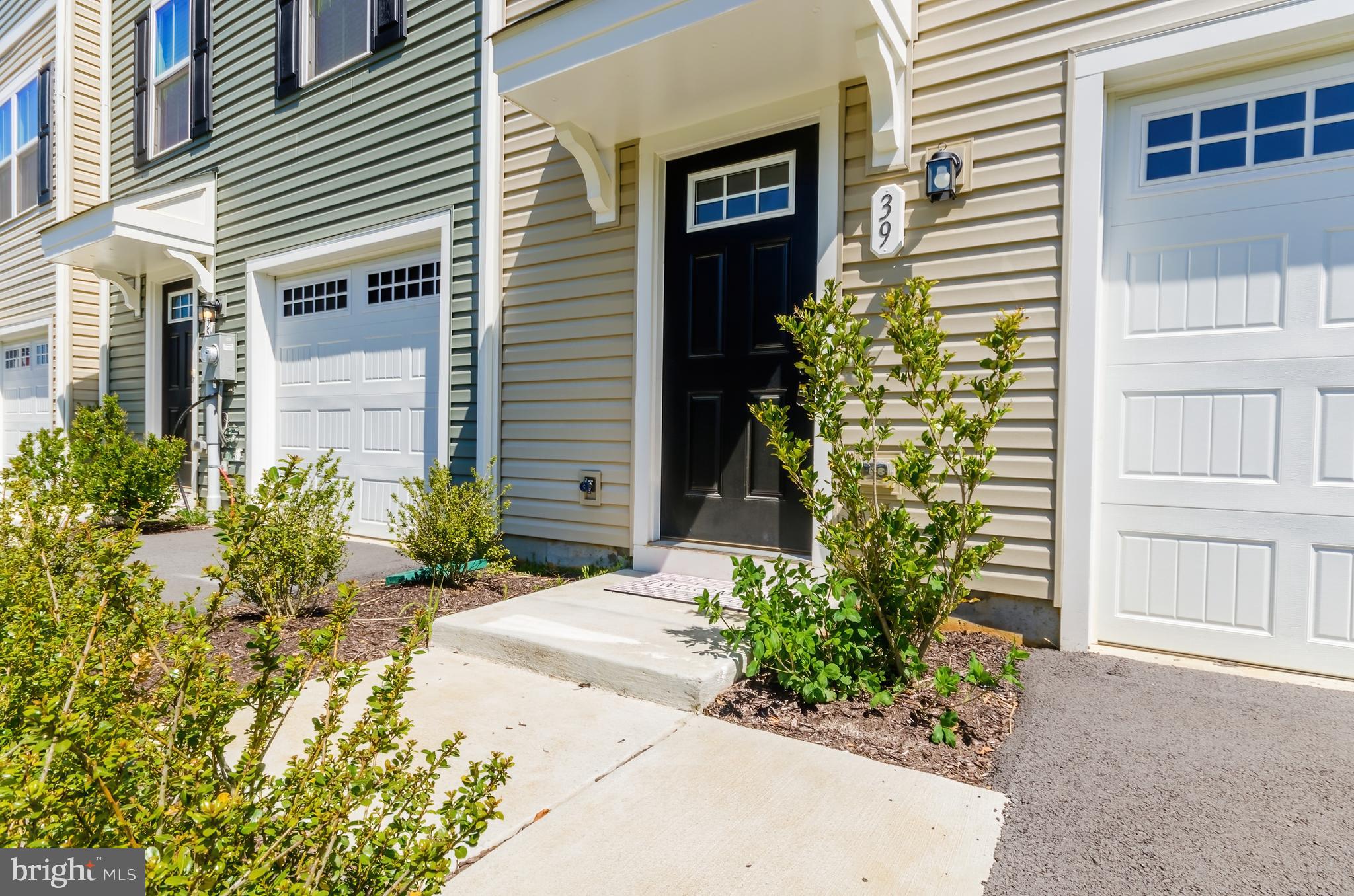 THE LAKES AT MARTINSBURG - Residential Lease