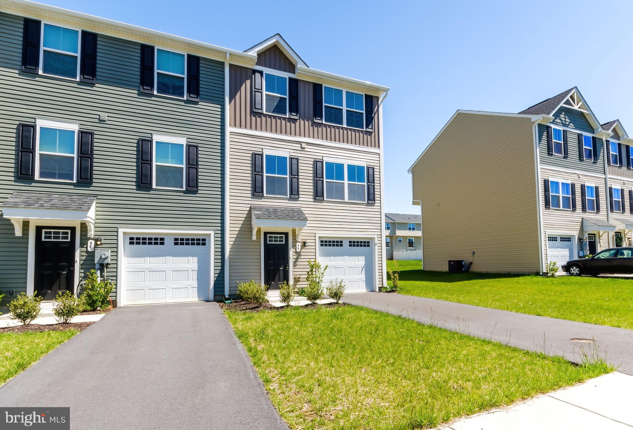 THE LAKES AT MARTINSBURG - Residential Lease