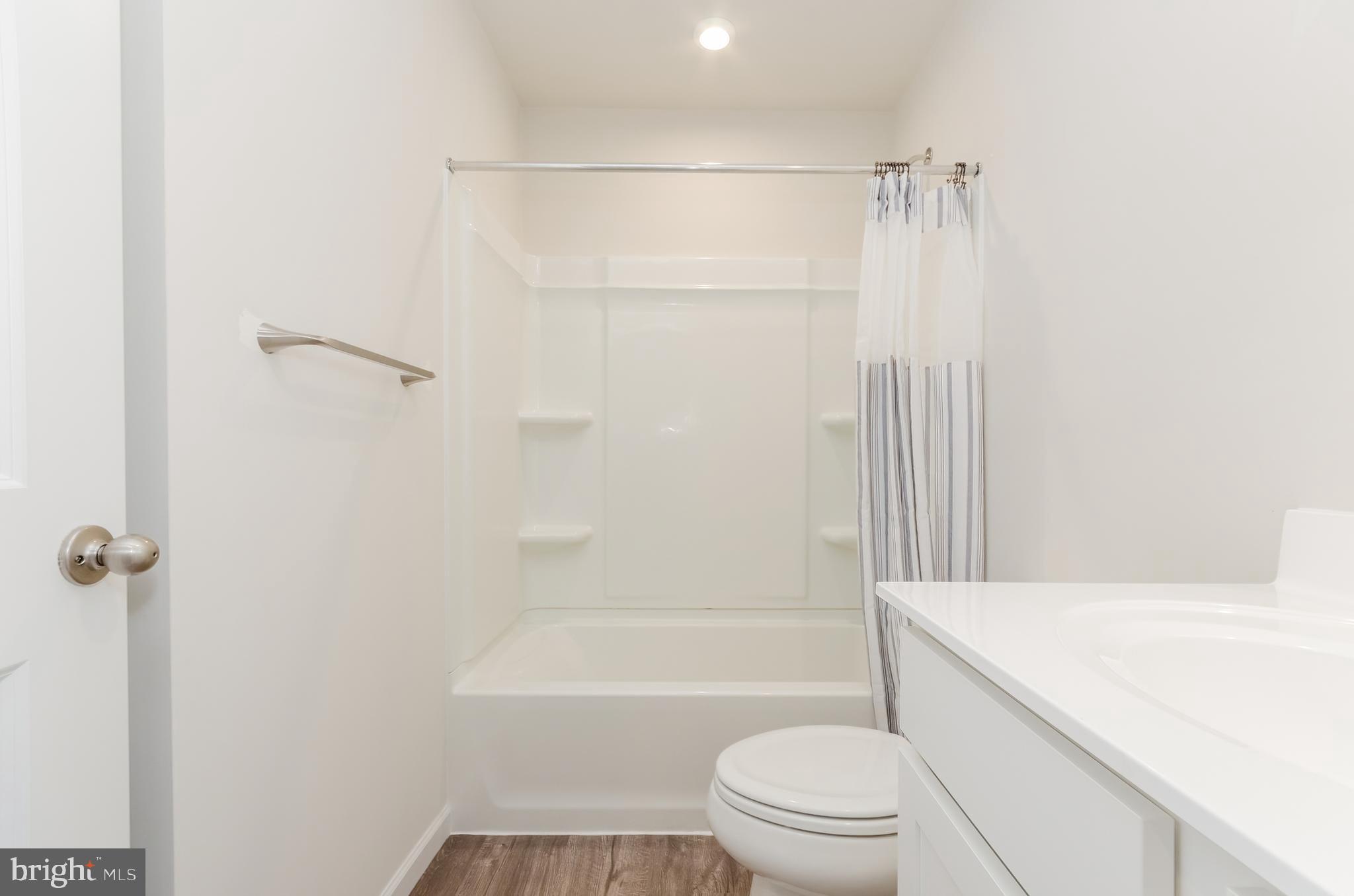 THE LAKES AT MARTINSBURG - Residential Lease