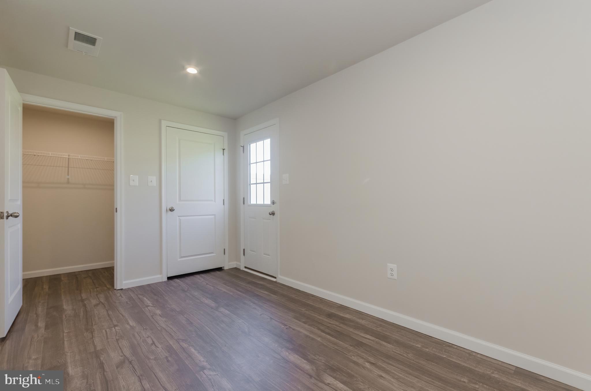 THE LAKES AT MARTINSBURG - Residential Lease