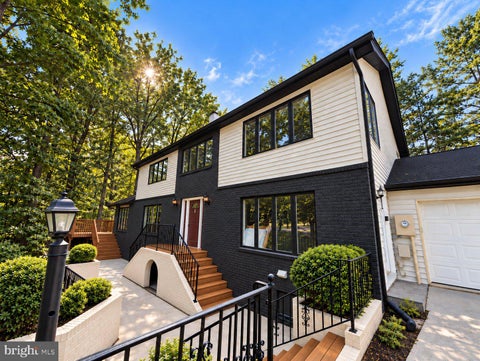 Photo of 16223 Sunny Knoll Drive, DUMFRIES, VA 22025 (MLS # VAPW2131978)