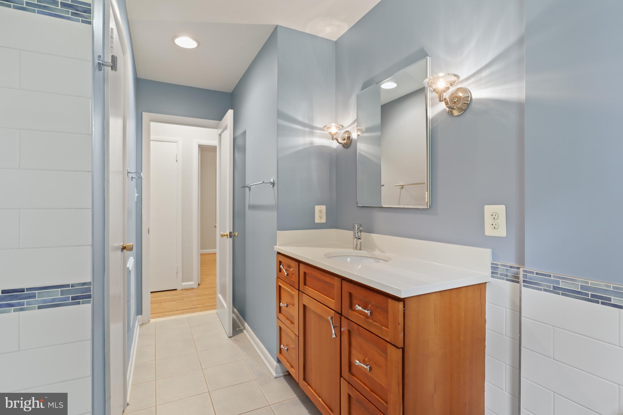 CHESTERBROOK WOODS - Residential Lease