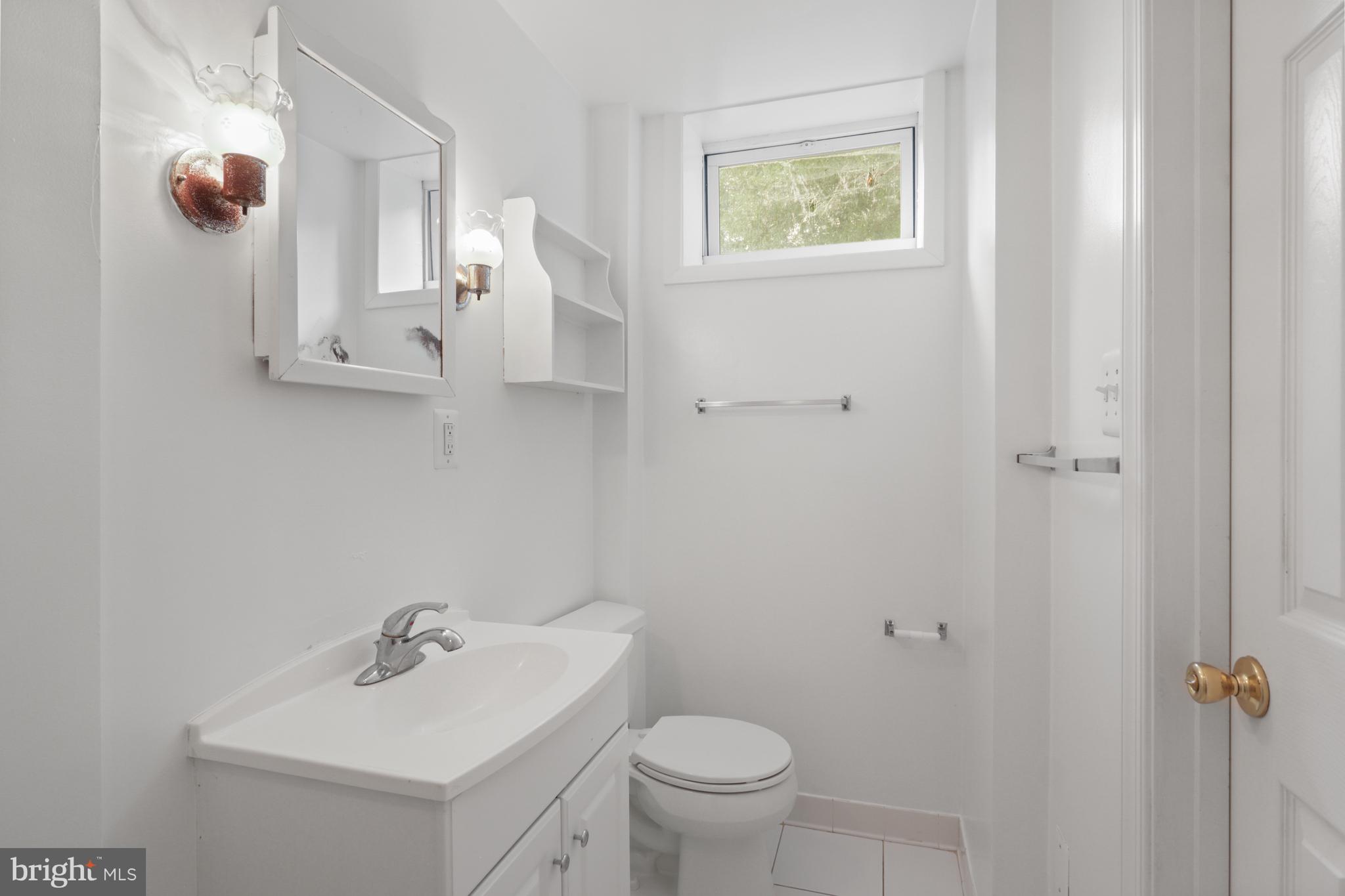 CHESTERBROOK WOODS - Residential Lease