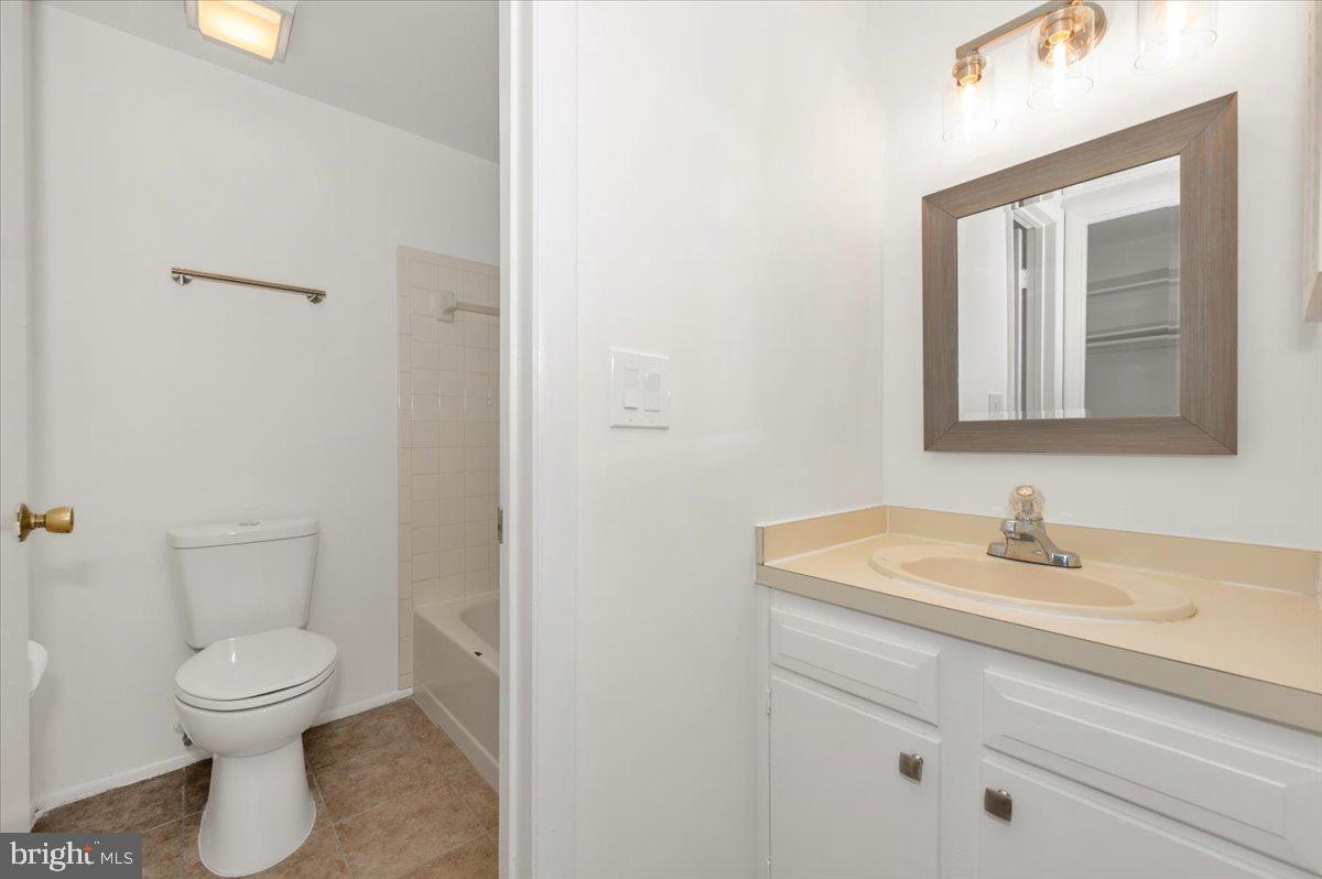 FARMINGDALE - Residential