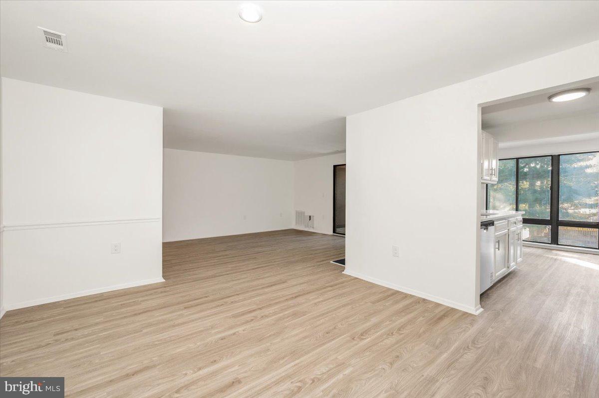 FARMINGDALE - Residential