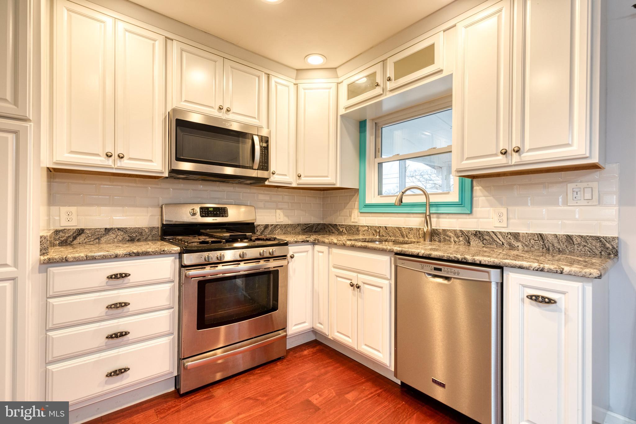 COUNTRY CLUB MANOR - Residential Lease