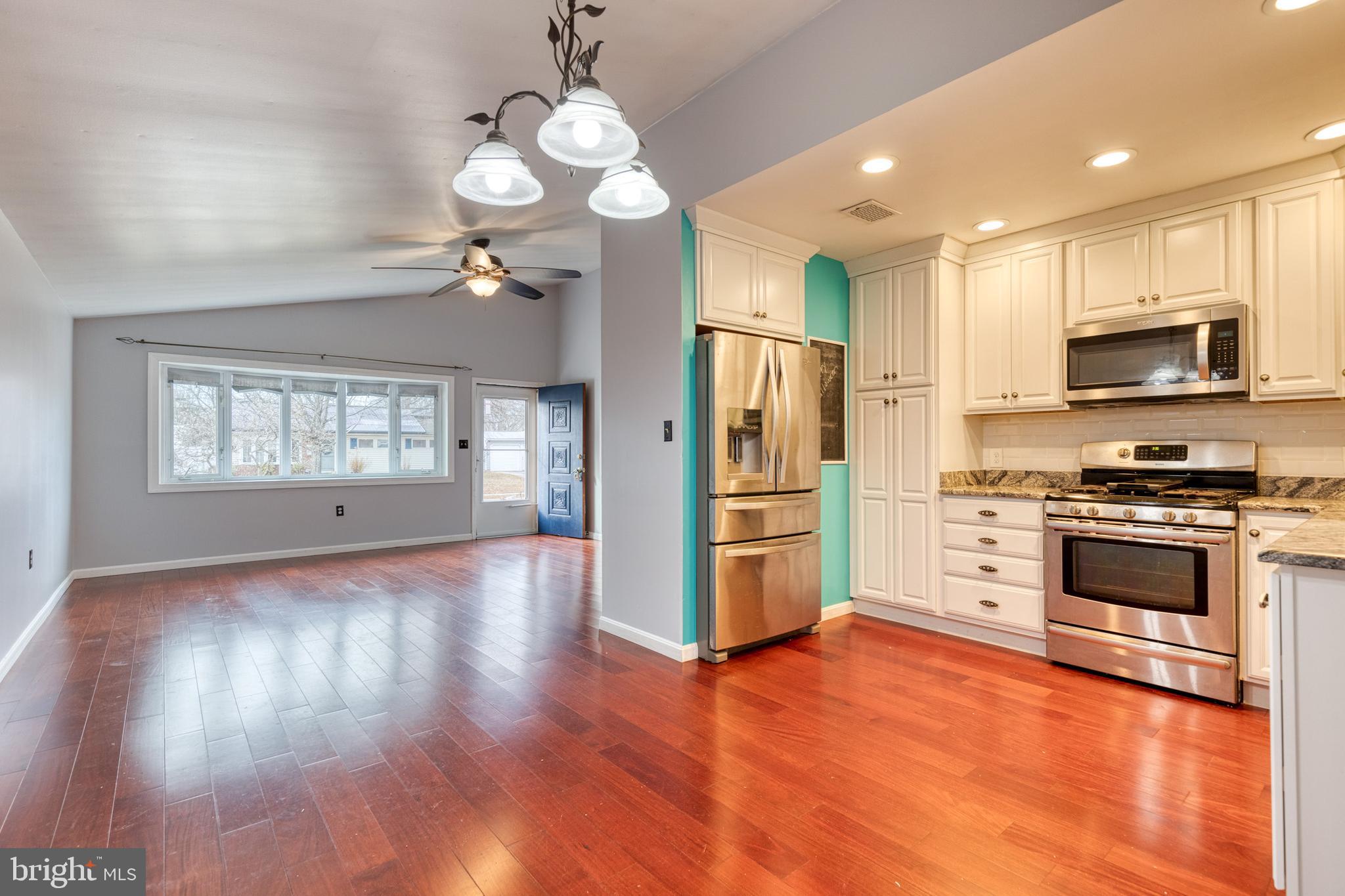 COUNTRY CLUB MANOR - Residential Lease