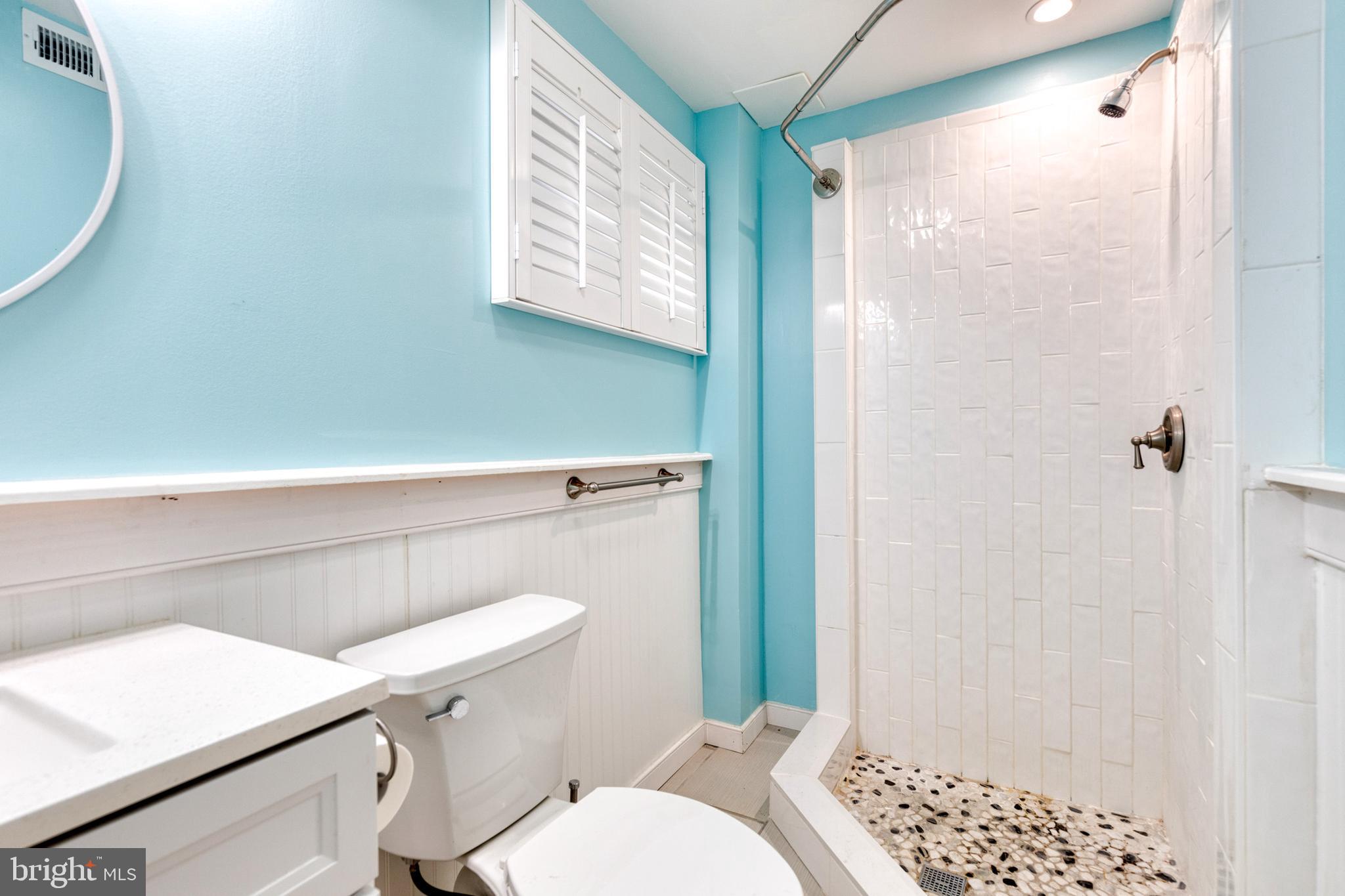 COUNTRY CLUB MANOR - Residential Lease