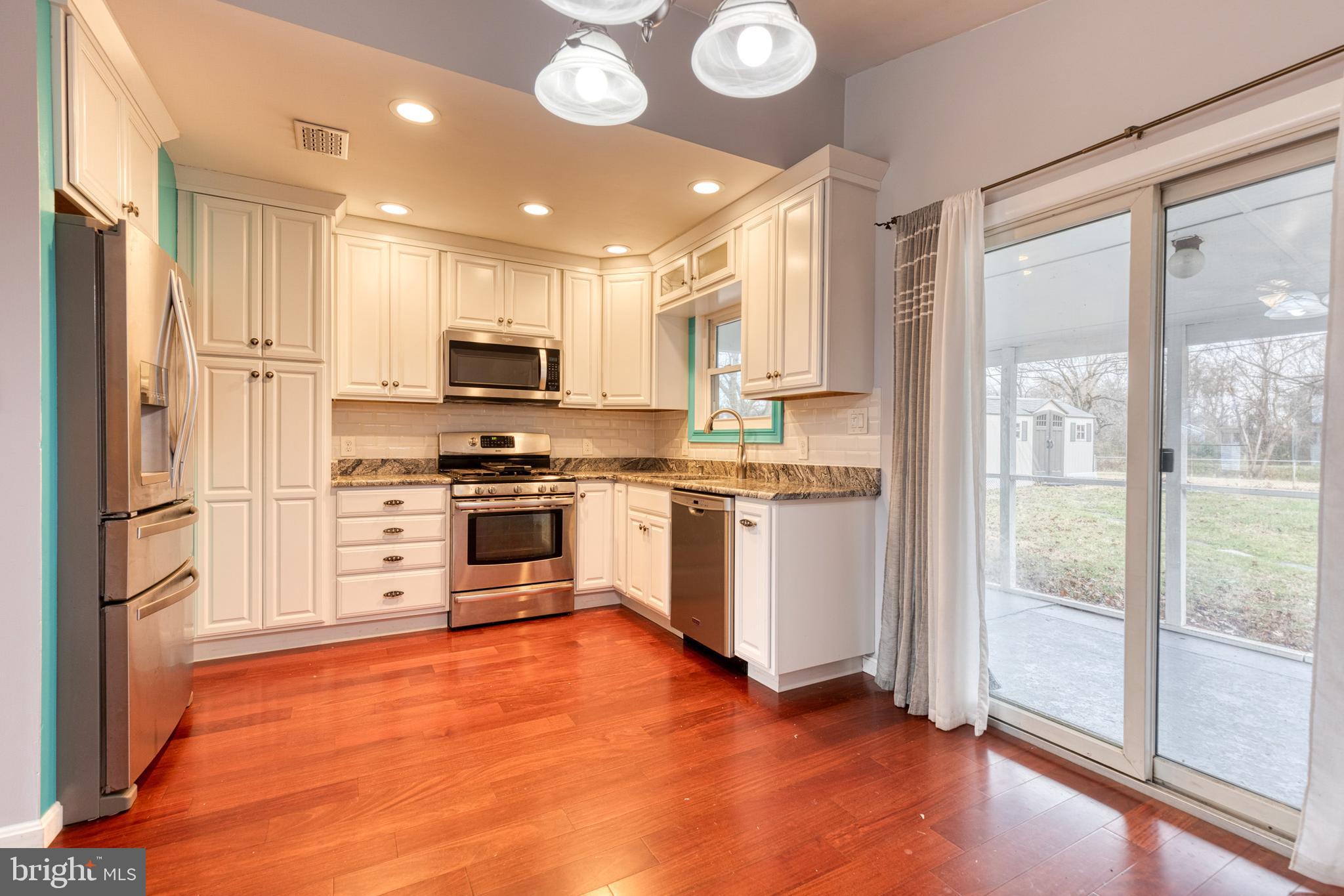 COUNTRY CLUB MANOR - Residential Lease