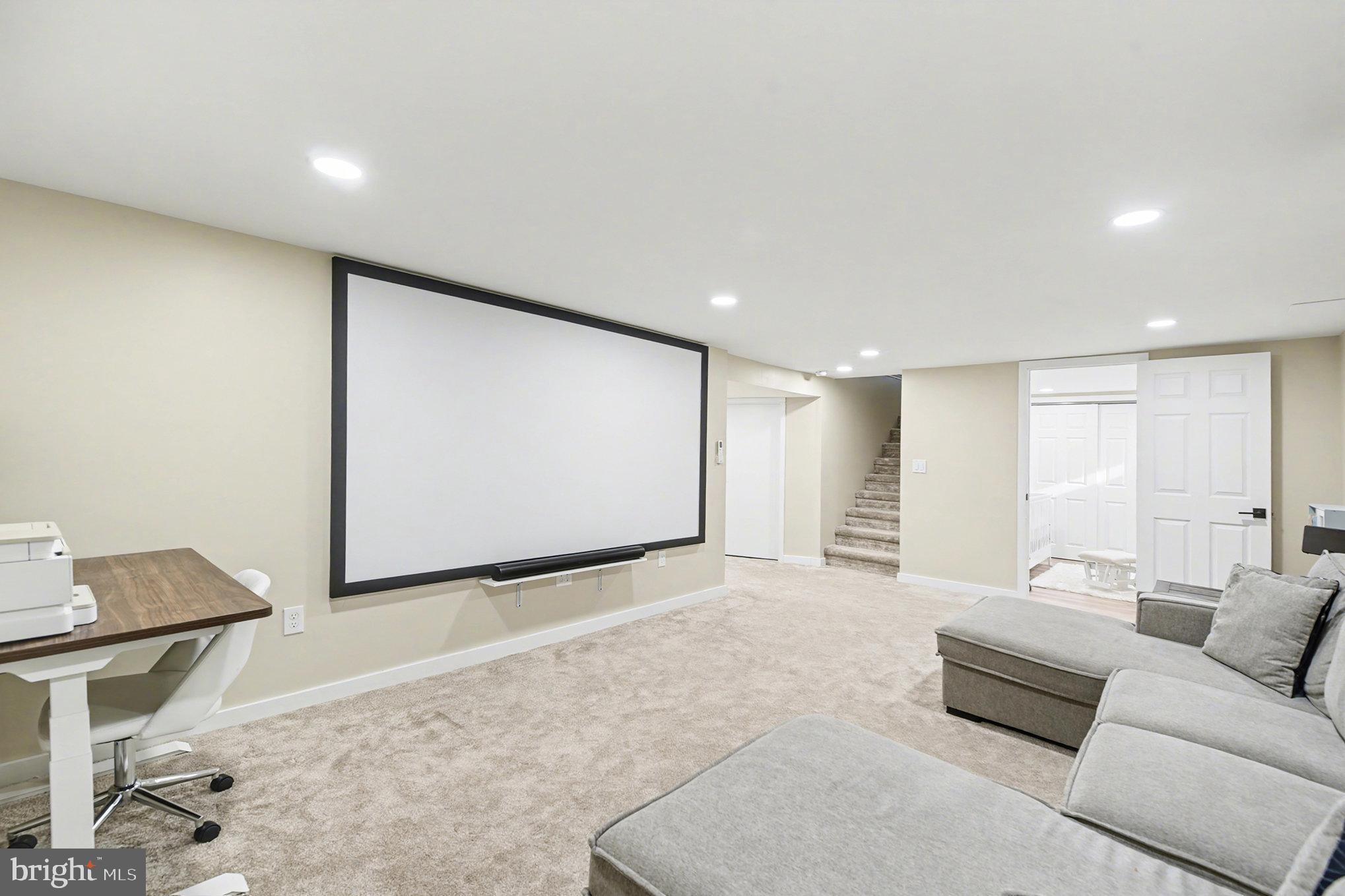 WHITEHALL - Residential