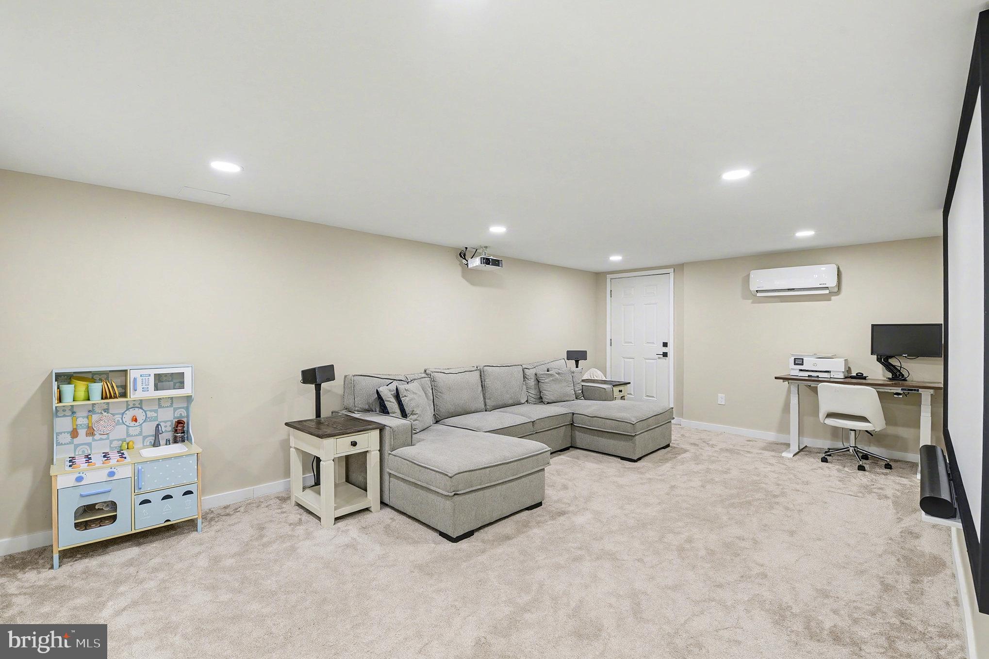 WHITEHALL - Residential