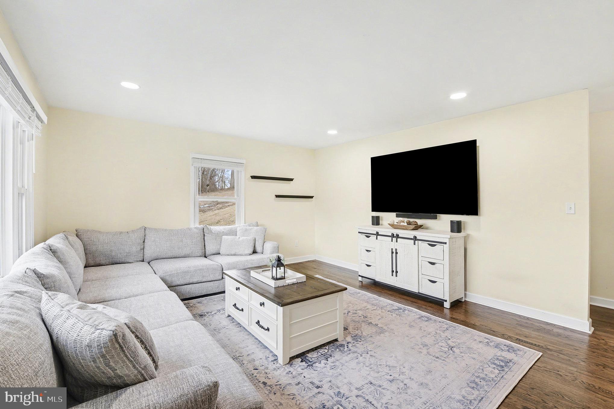 WHITEHALL - Residential