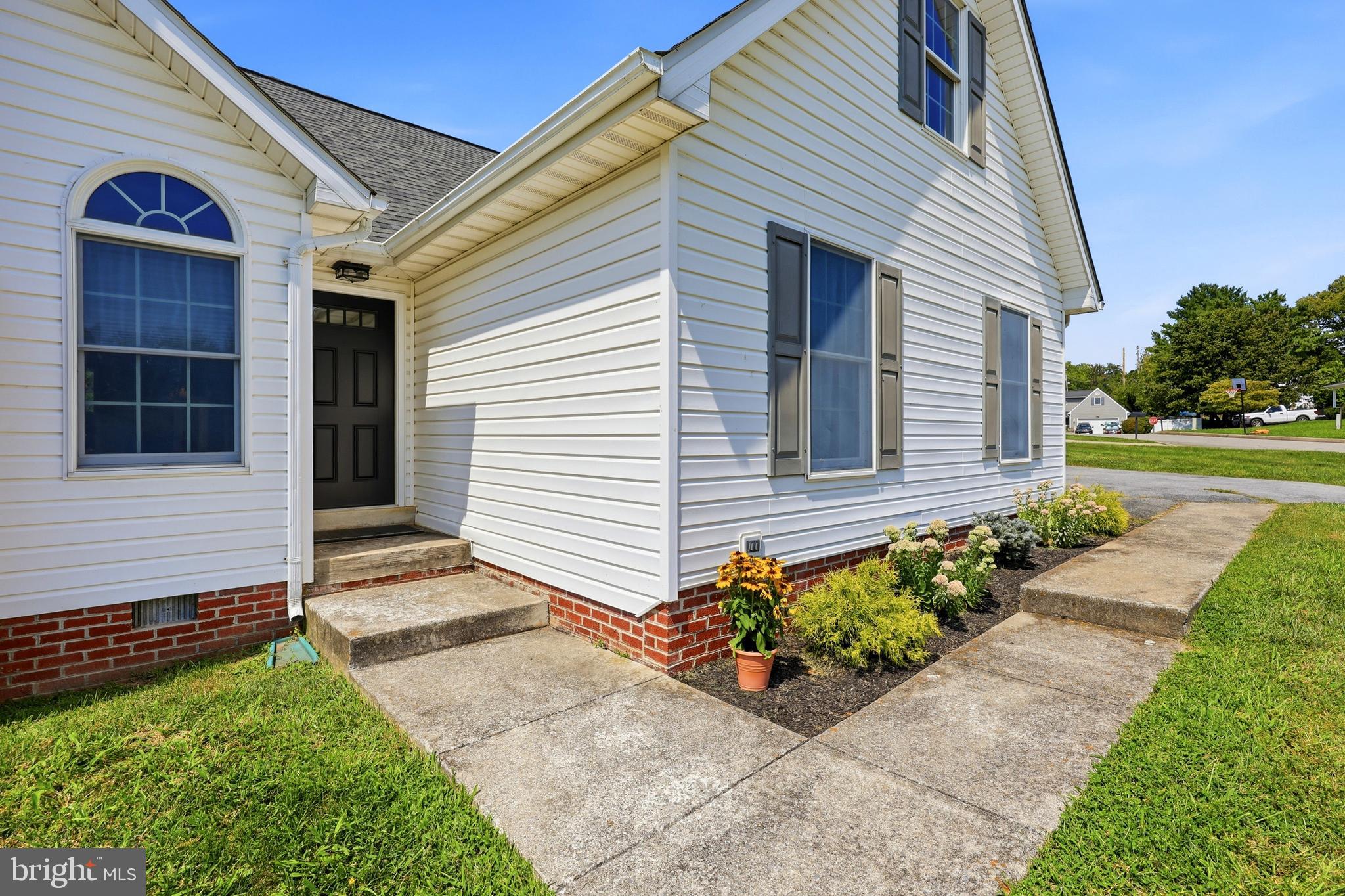 206 VISTA COURT