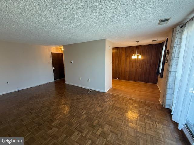 HOLLY HOUSE - Residential