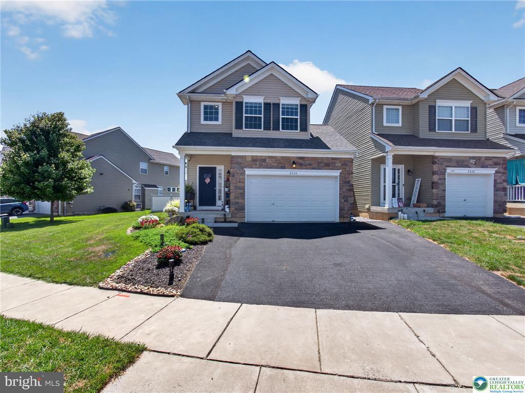 2214 HUNTINGTON LANE