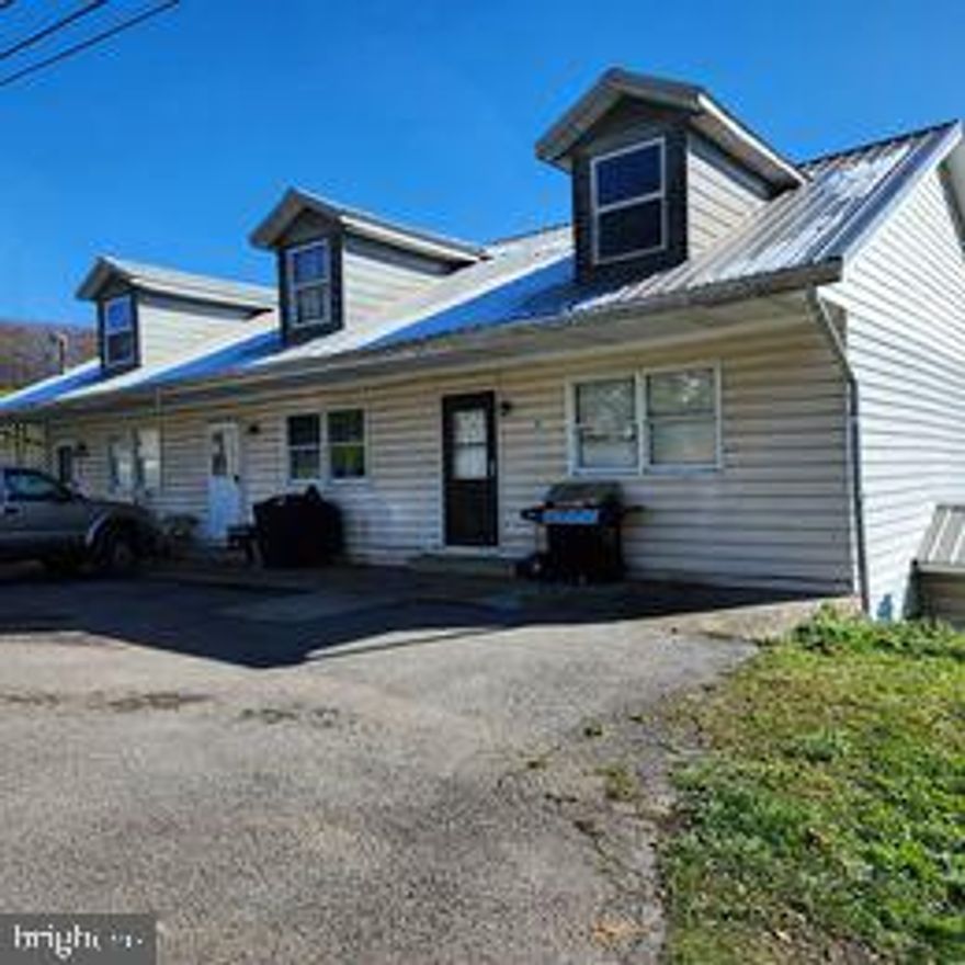 Nice apartment in Terra Alta features 1 bedroom, 1 bathroom, kitchen, living room and parking.  Water included in rent price.