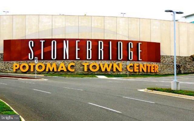 RIVERSIDE STATION - Residential Lease