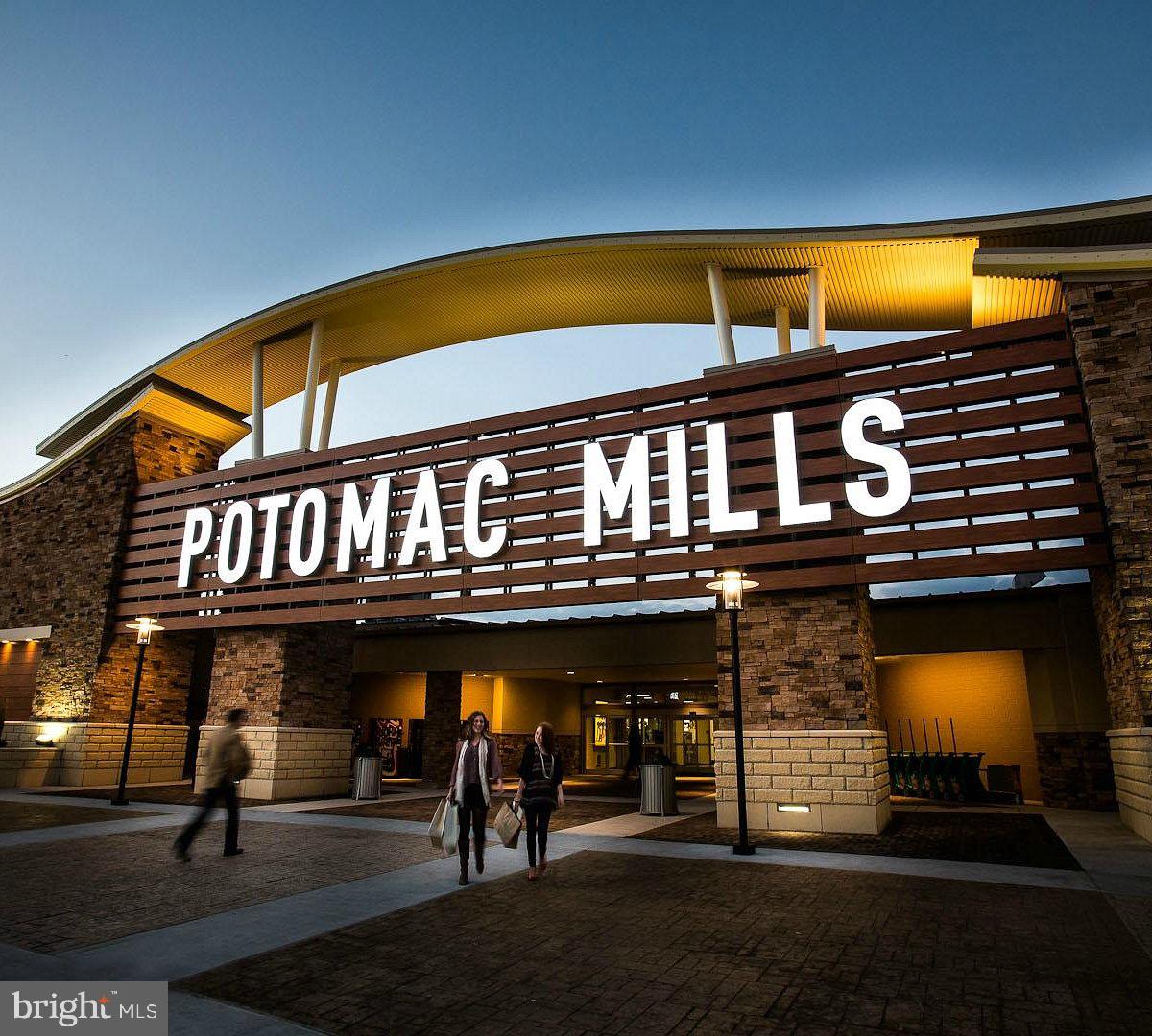 RIVERSIDE STATION - Residential Lease