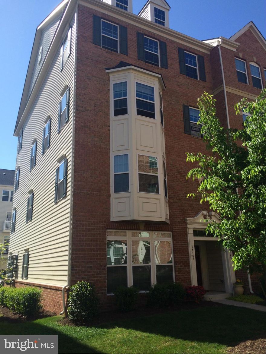 This is a "10" AND A MUST SEE. Beautiful upper 2 level unit in perfect condition in sought after gated community of Potomac Club. Tastefully chosen upgrades throughout with all modern conveniences, to include recessed lighting, high speed internet and surround sound. A clubhouse, indoor/outdoor pool, flex room and business center is also available within the community.