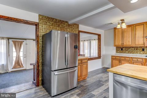 Tiny photo for 148 Penn Avenue, ELYSBURG, PA 17824 (MLS # PANU2003100)