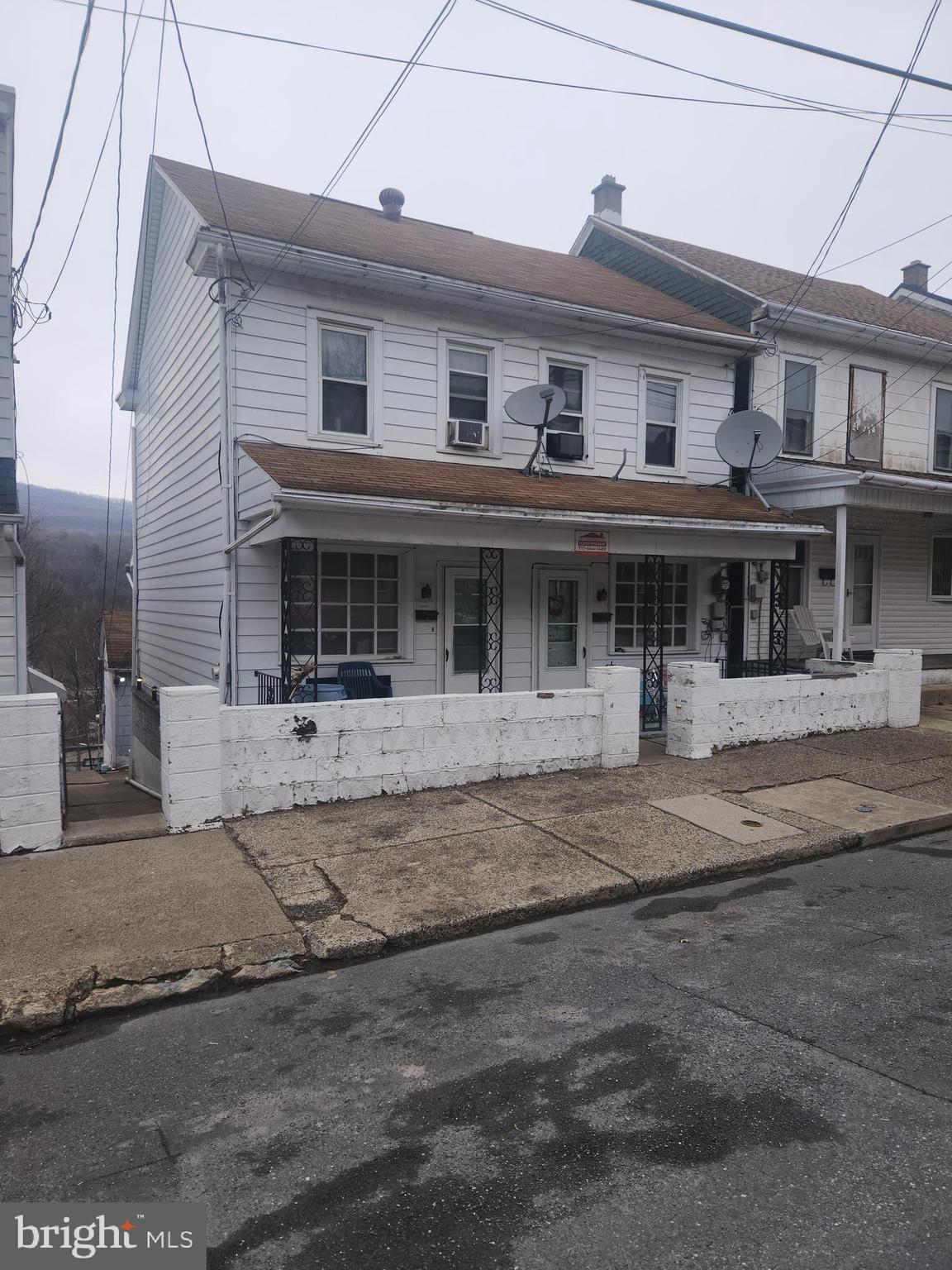 Fully rented 3 unit in the Shamokin area. There is a duplex on Pulaksi St with a small home in the rear. There are two 2 bedroom 1 bath units each rented at $750. The 3rd unit is rented for 595. Current owner pays sewer. Current rents are a little below market value but there is much potential. This is a nice addition to your portfolio or as your first investment.